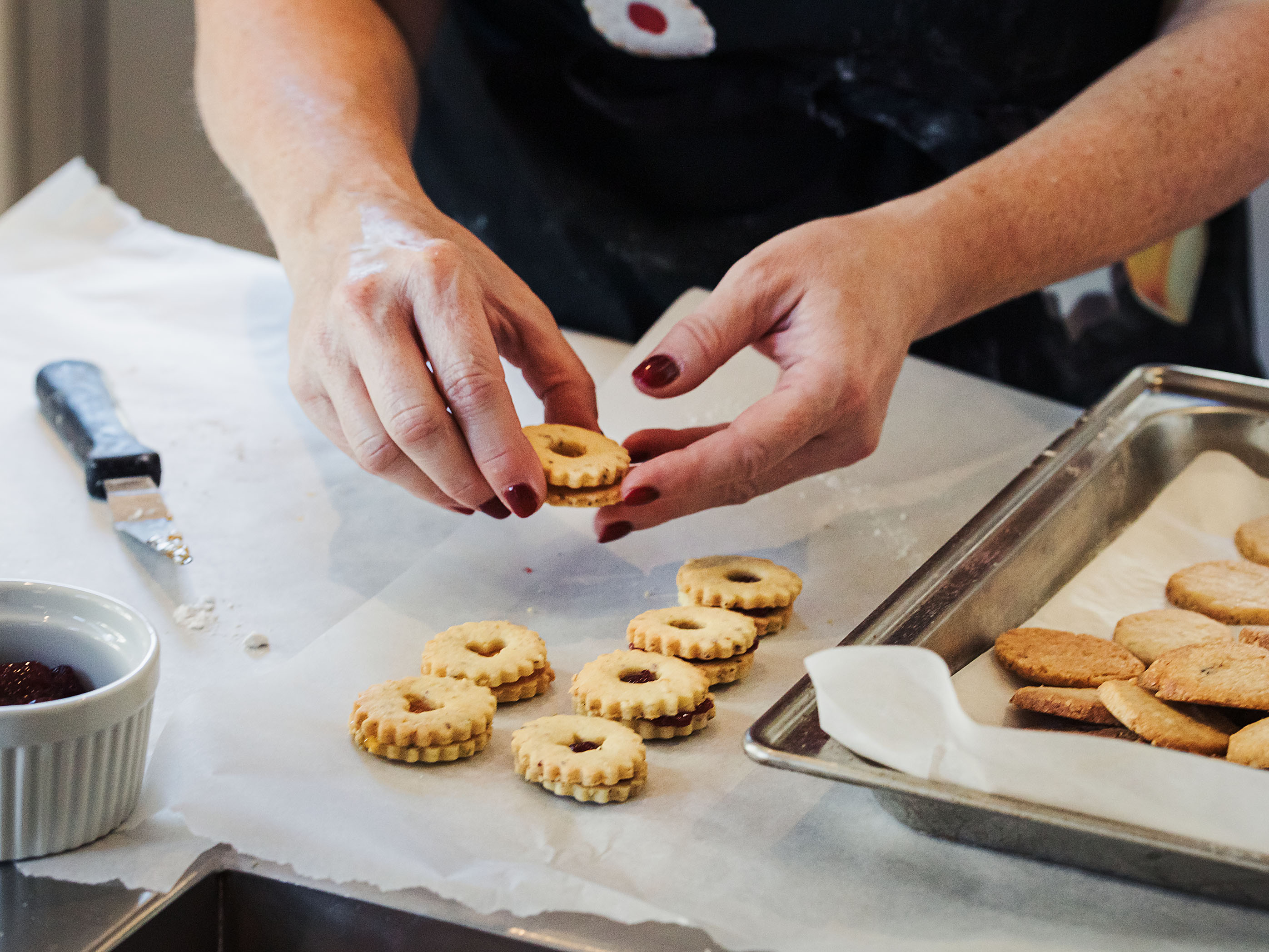 Schritt 2: Formen für Feine Spitzbuben ausstechen 