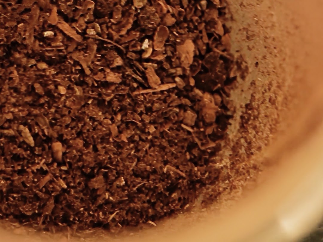 Schritt 1: Gewürze für Lammhaxen Thai style vorbereiten und Safran ansetzen 