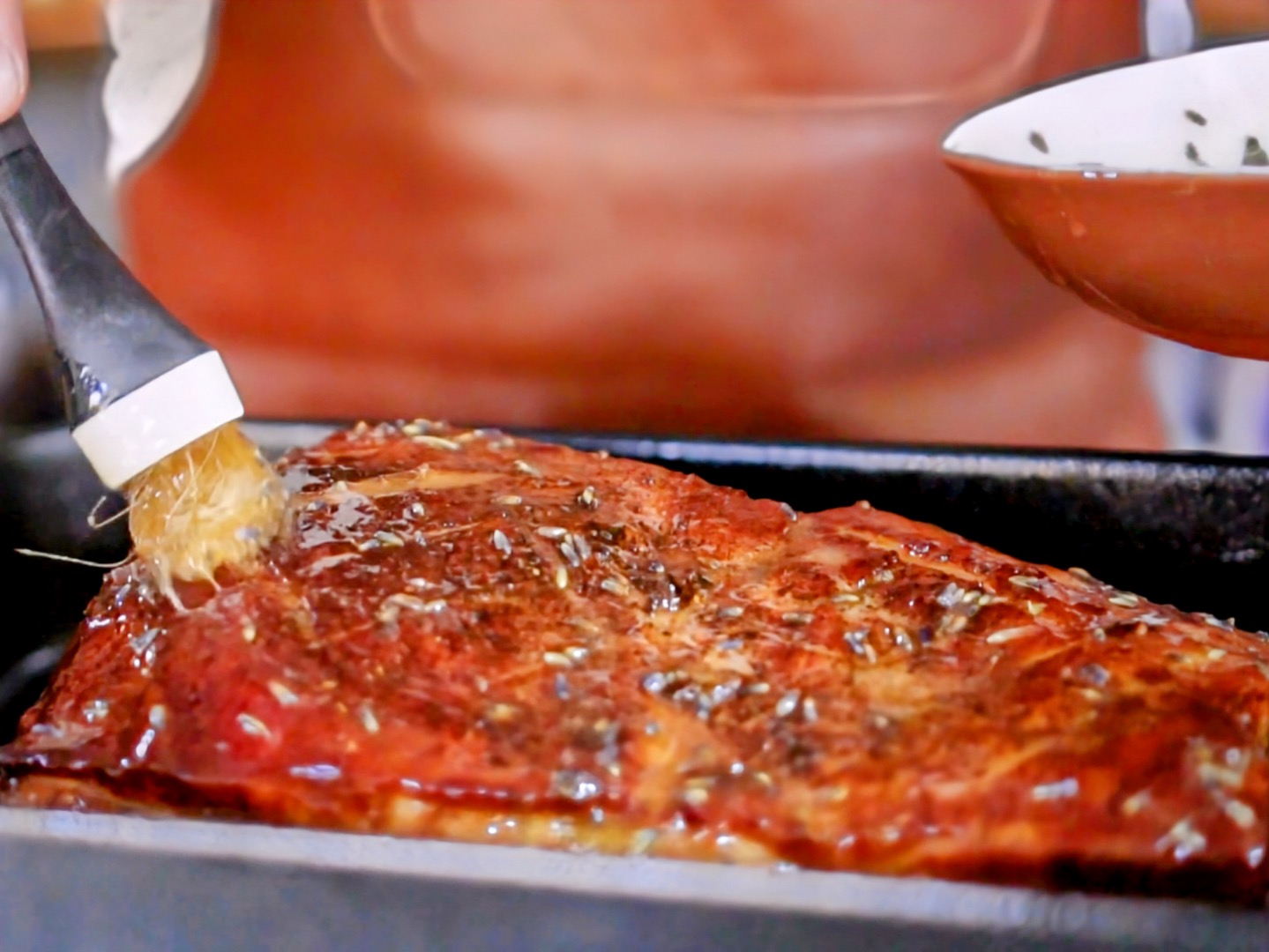 Schritt 2:  Schmoren der Kalbsbrust mit Lavendel und tasmanischem Pfeffer und Sauce Verfeinern