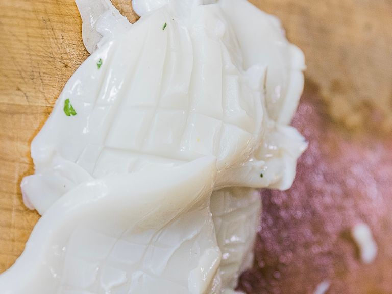 Schritt 1: Kalmare fü Grillierten Kalmar mit Linsen und Salsa verde vorbereiten Schritt 1: Kalmare fü Grillierten Kalmar mit Linsen und Salsa verde vorbereiten