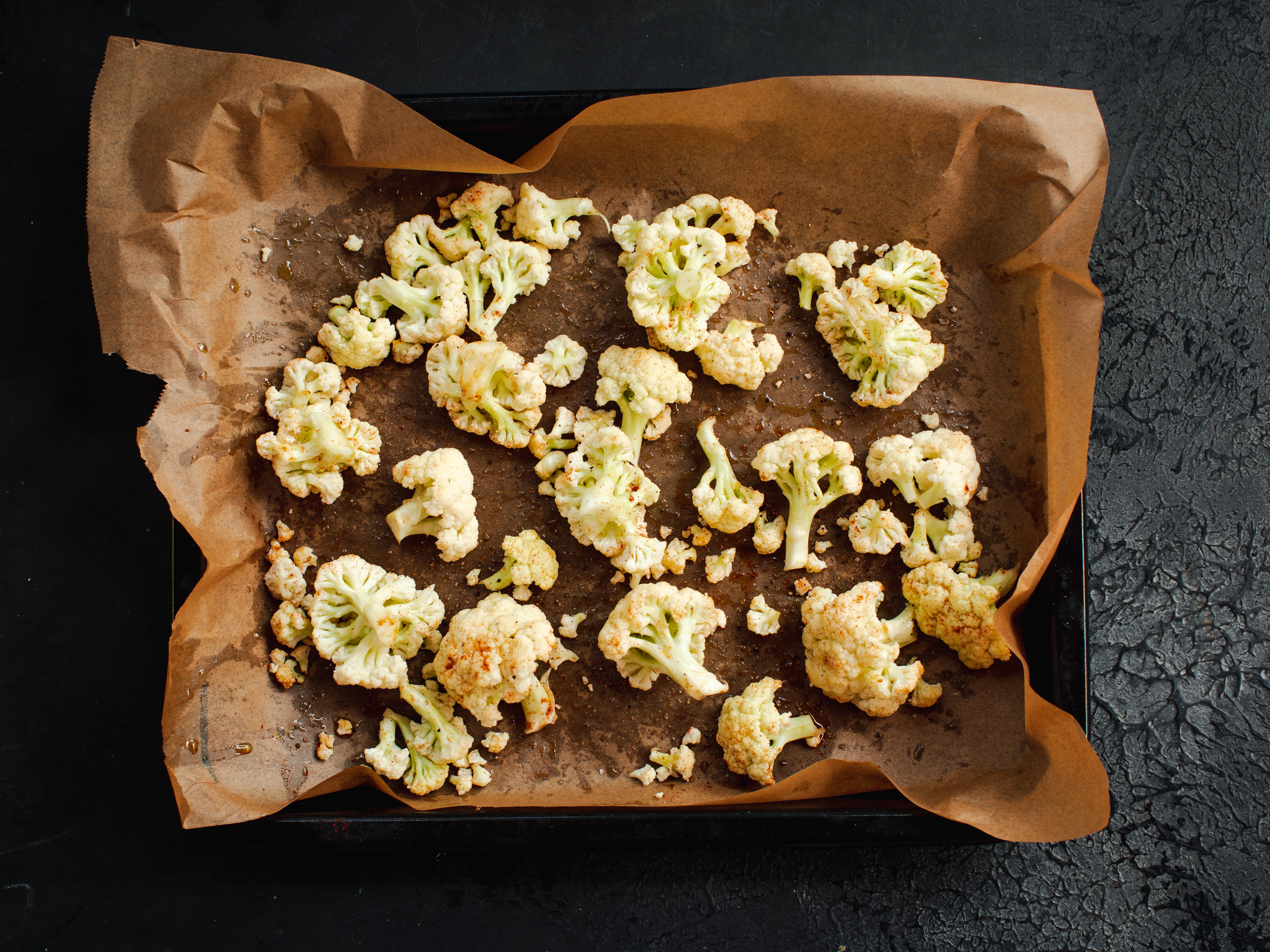 Schritt 1: Blumenkohl für Pasta mit geröstetem Blumenkohl rüsten und rösten