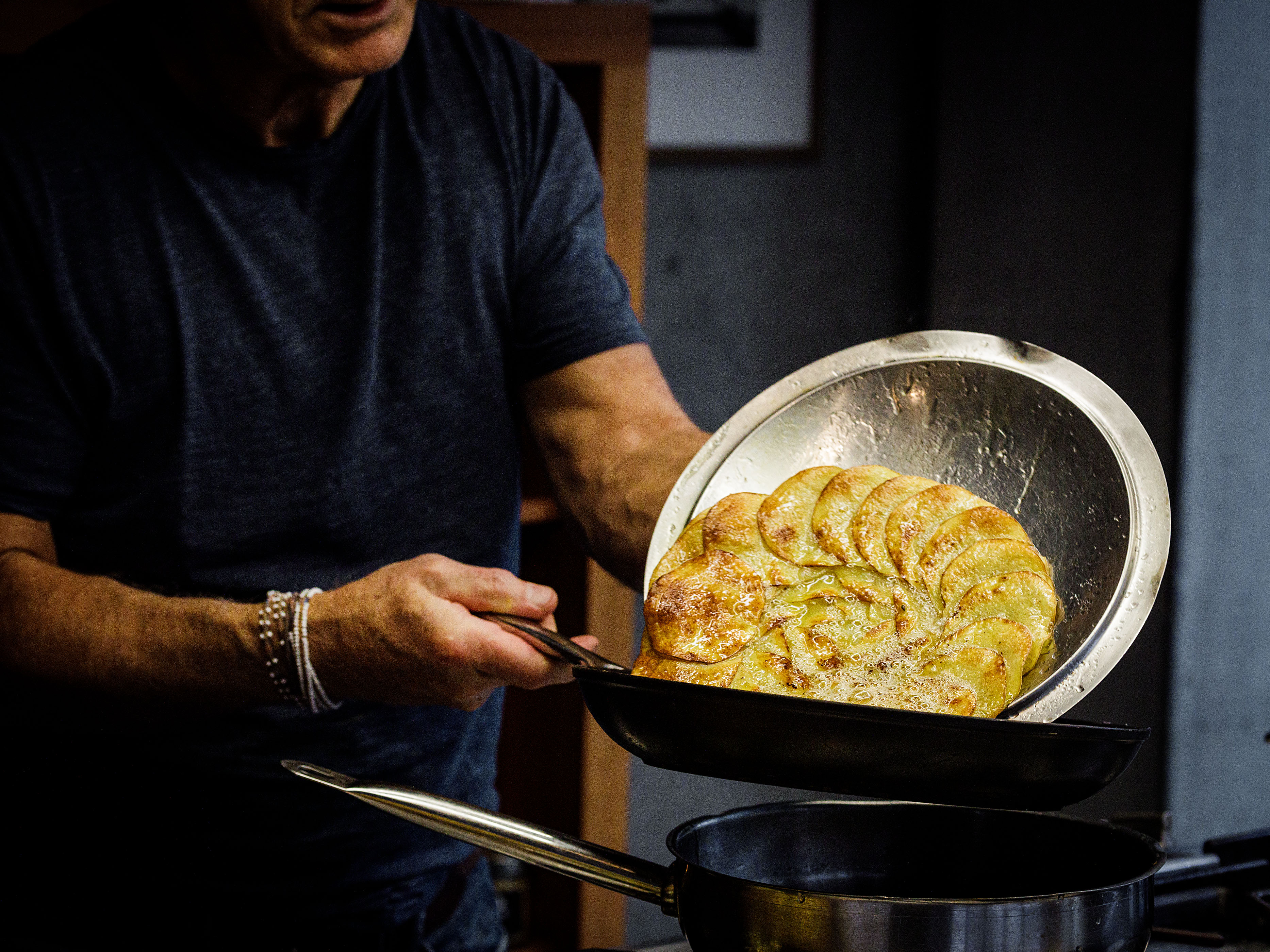 Schritt 2: Tarte auf einen Teller gleiten lassen und salzen