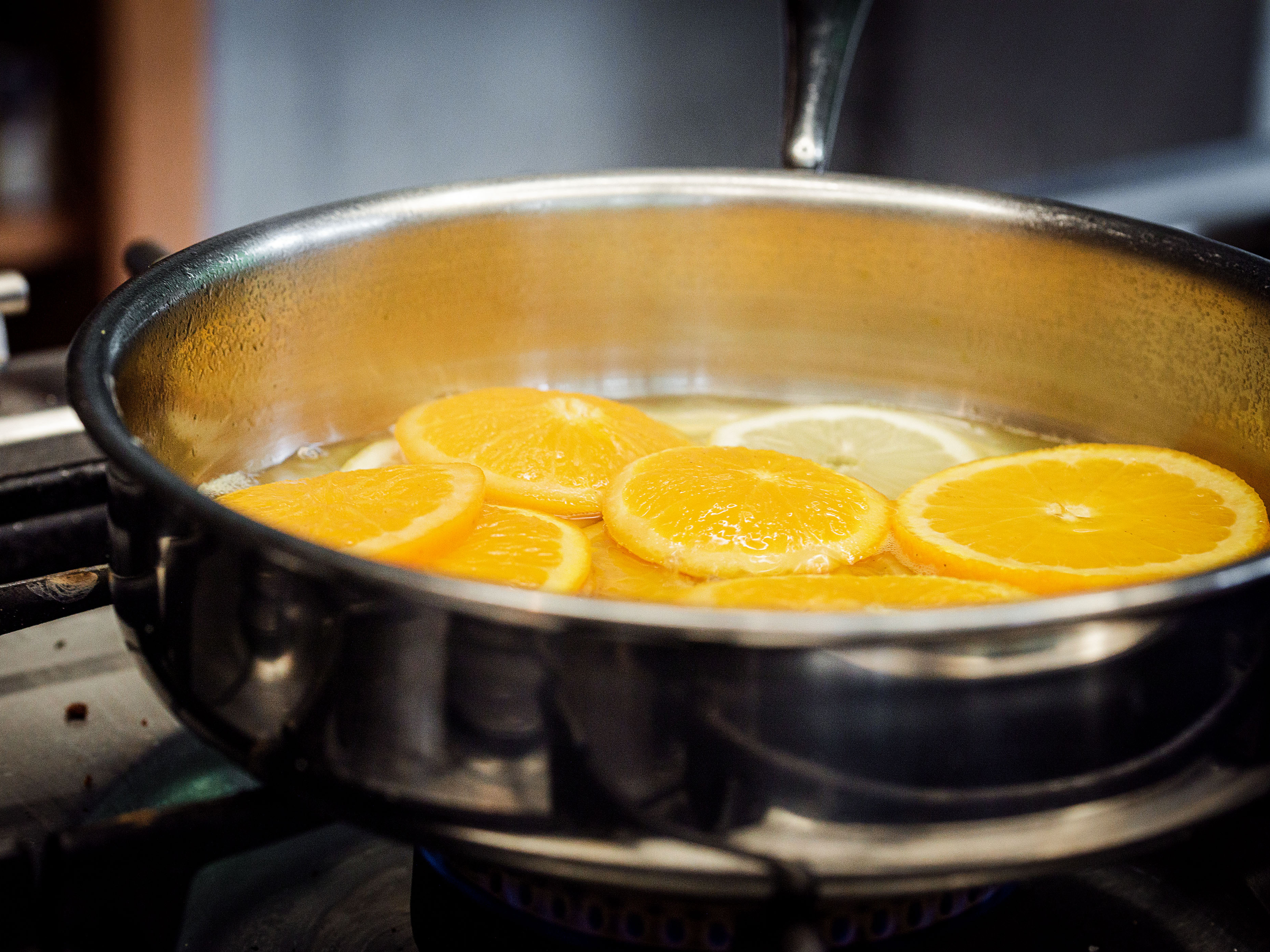 Schritt 1:  Zitrusfrüchte für Vanille Zitronentarte vorbereiten.