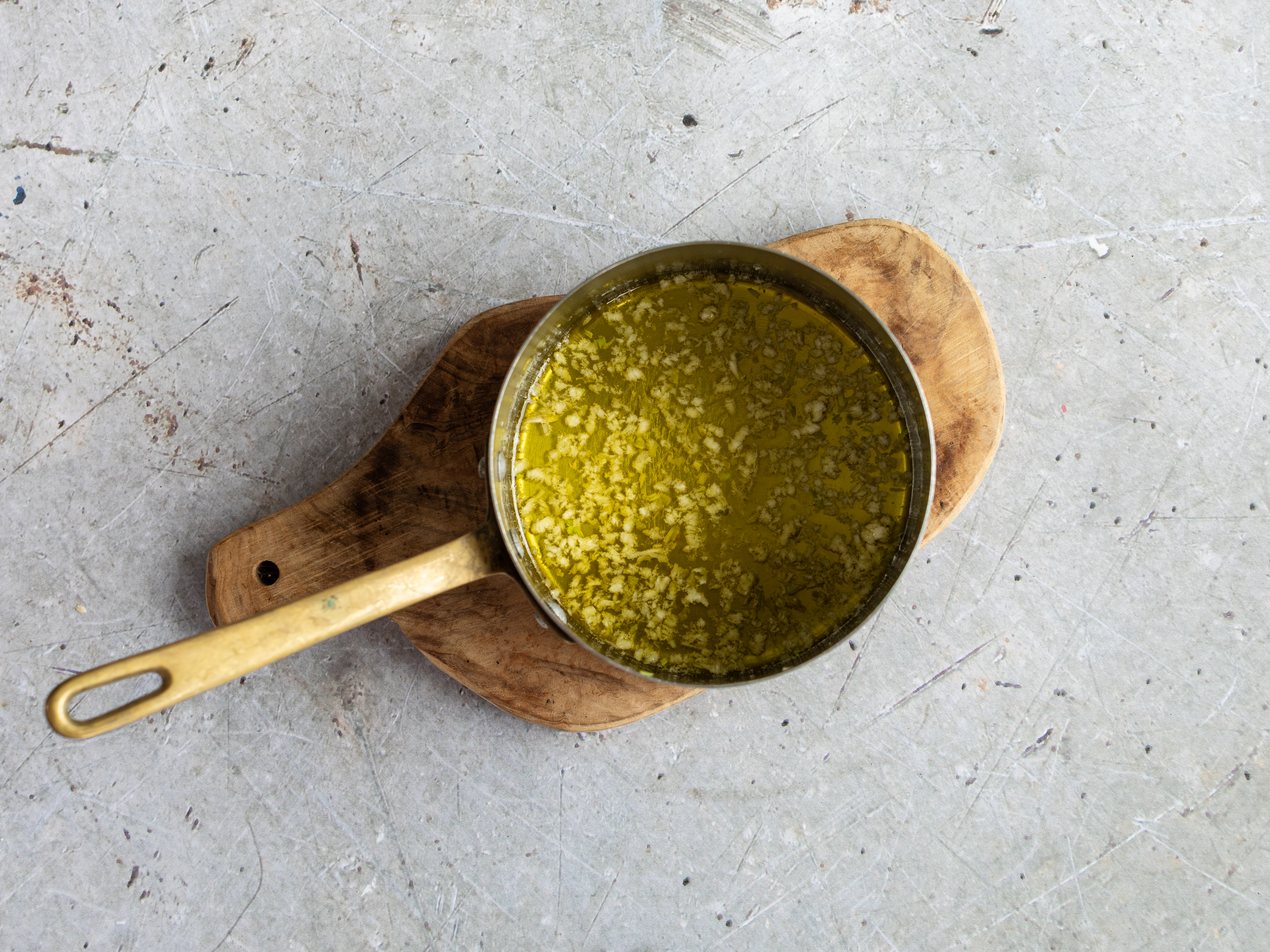 Schritt 4: Zubereitung des Öls für Blumenkohl-„Steaks“ mit Knoblauch-Kräuter-Öl 