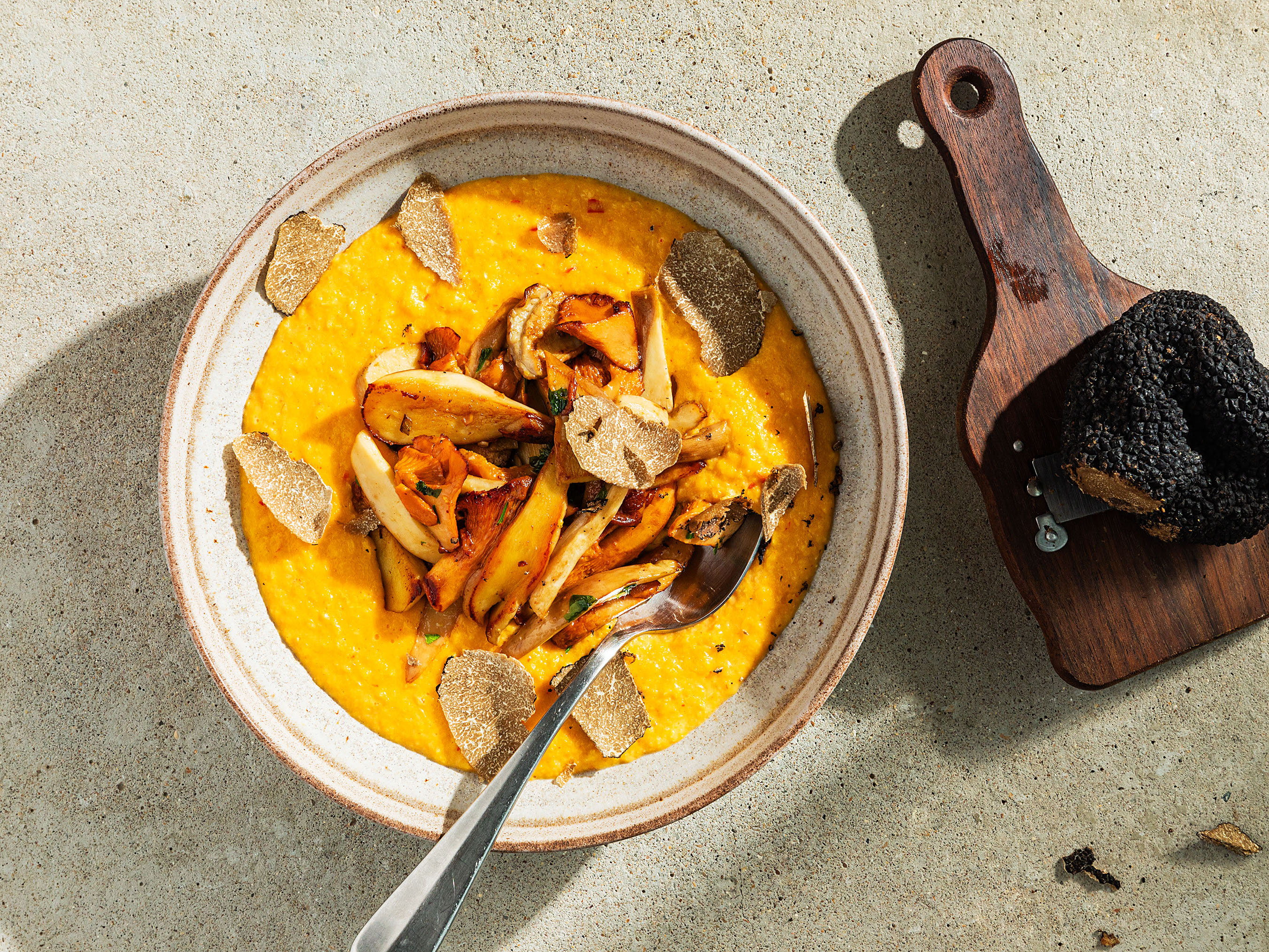 Schritt 3: Goldene Polenta mit Steinpilzen und Trüffeln zubereiten