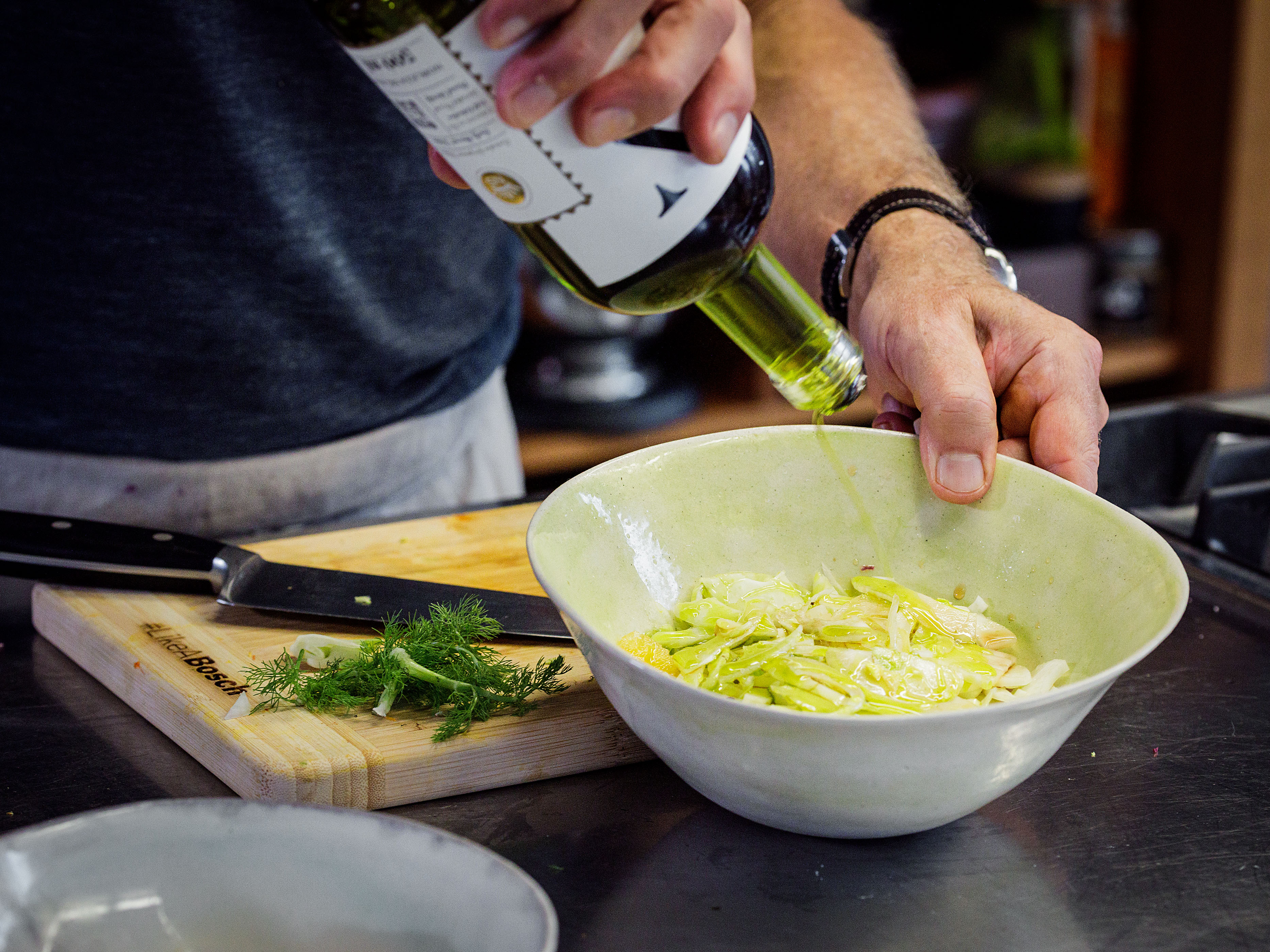 Schritt 5: Bulgur-Fenchelsalat  für Orangen-mariniertes Huhn mit Fenchel- und Blutorangen-Salat zubereiten und anrichten