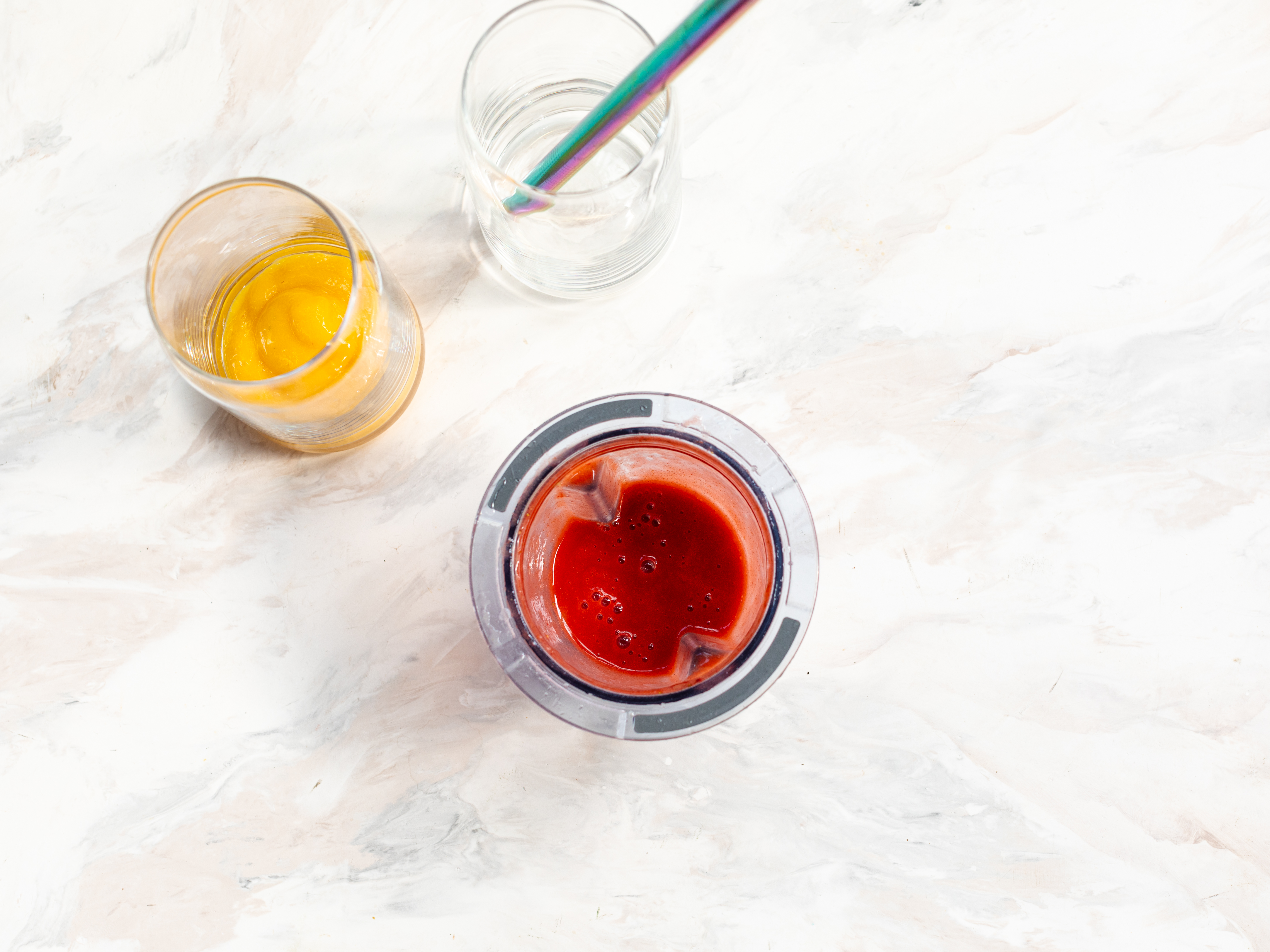 Schritt 1: Früchte für Mango-/Erdbeer Matcha Latte zubereiten 