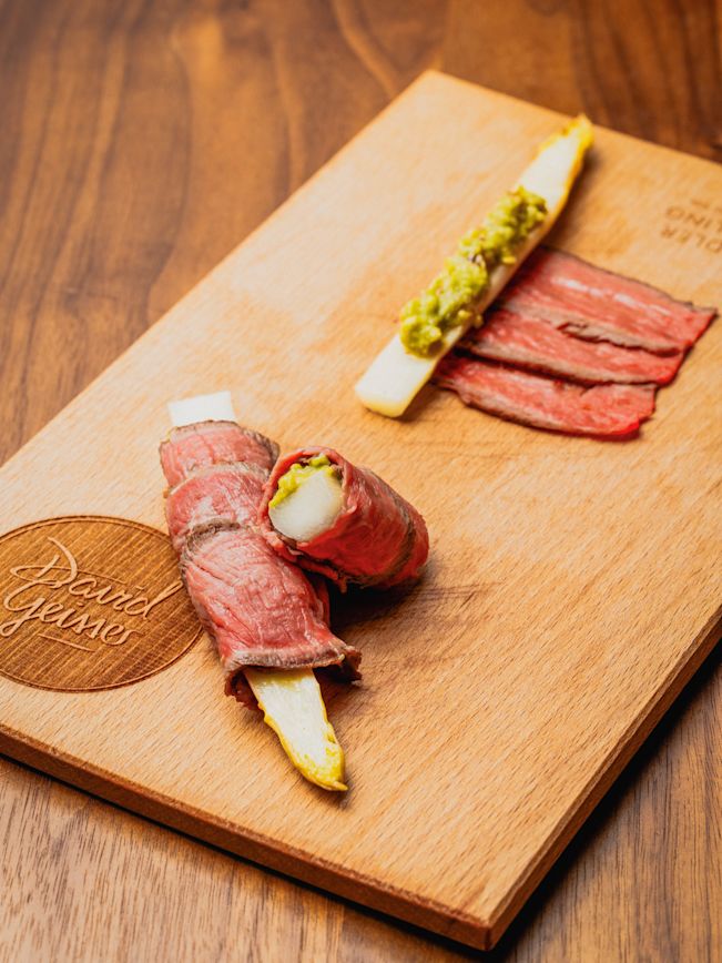 Roastbeef Rouladen mit Guacamole und weissem Spargel Rezept Roastbeef Rouladen mit Guacamole und weissem Spargel Rezept