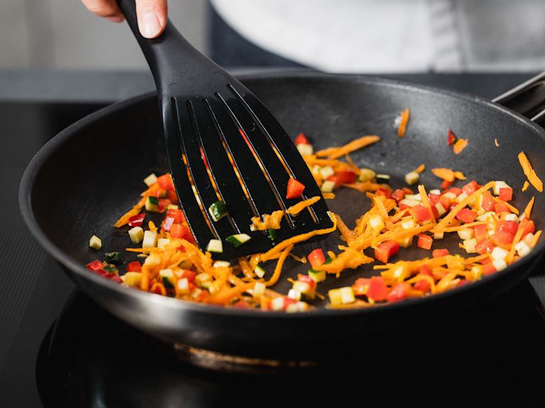 Schritt 2: Gemüse dünsten Schritt 2: Gemüse dünsten