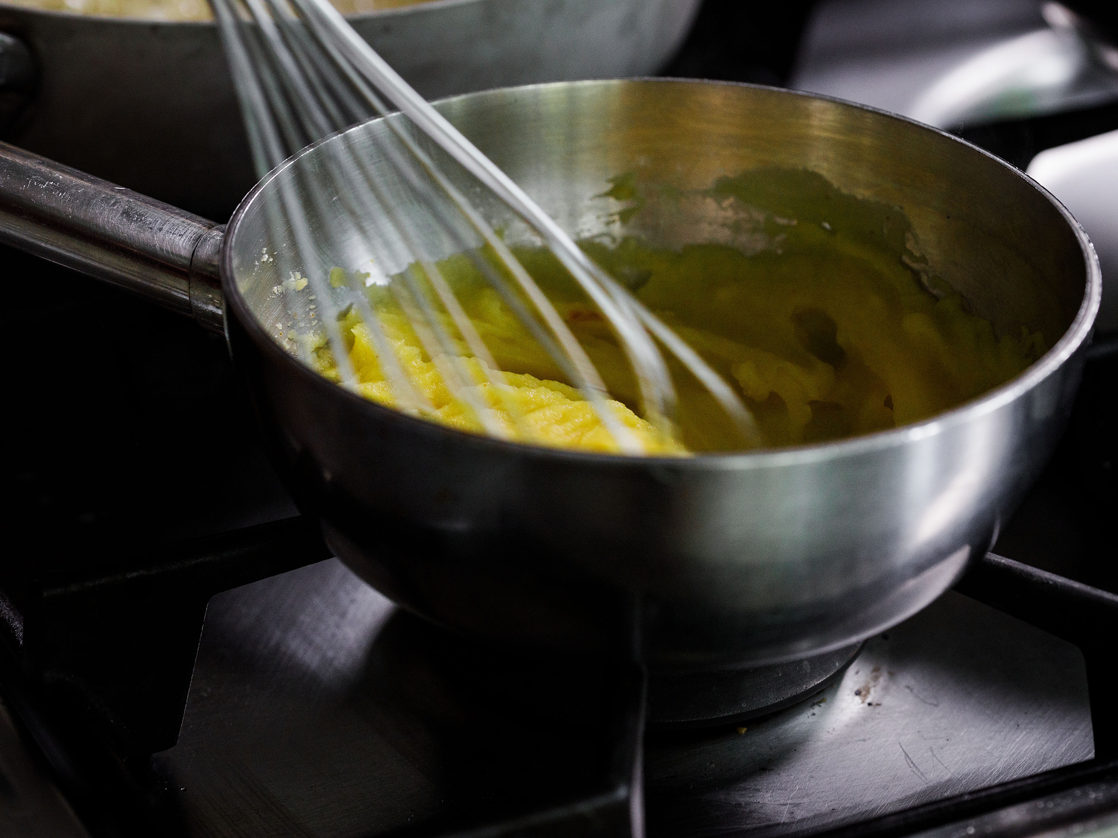 Schritt 1: Mischung unter gelegentlichem Rühren kochen, bis die Masse dickflüssig ist