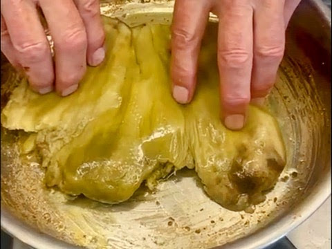 Schritt 2: Aubergine für Miso-glasierte Aubergine anbraten und karamellisieren