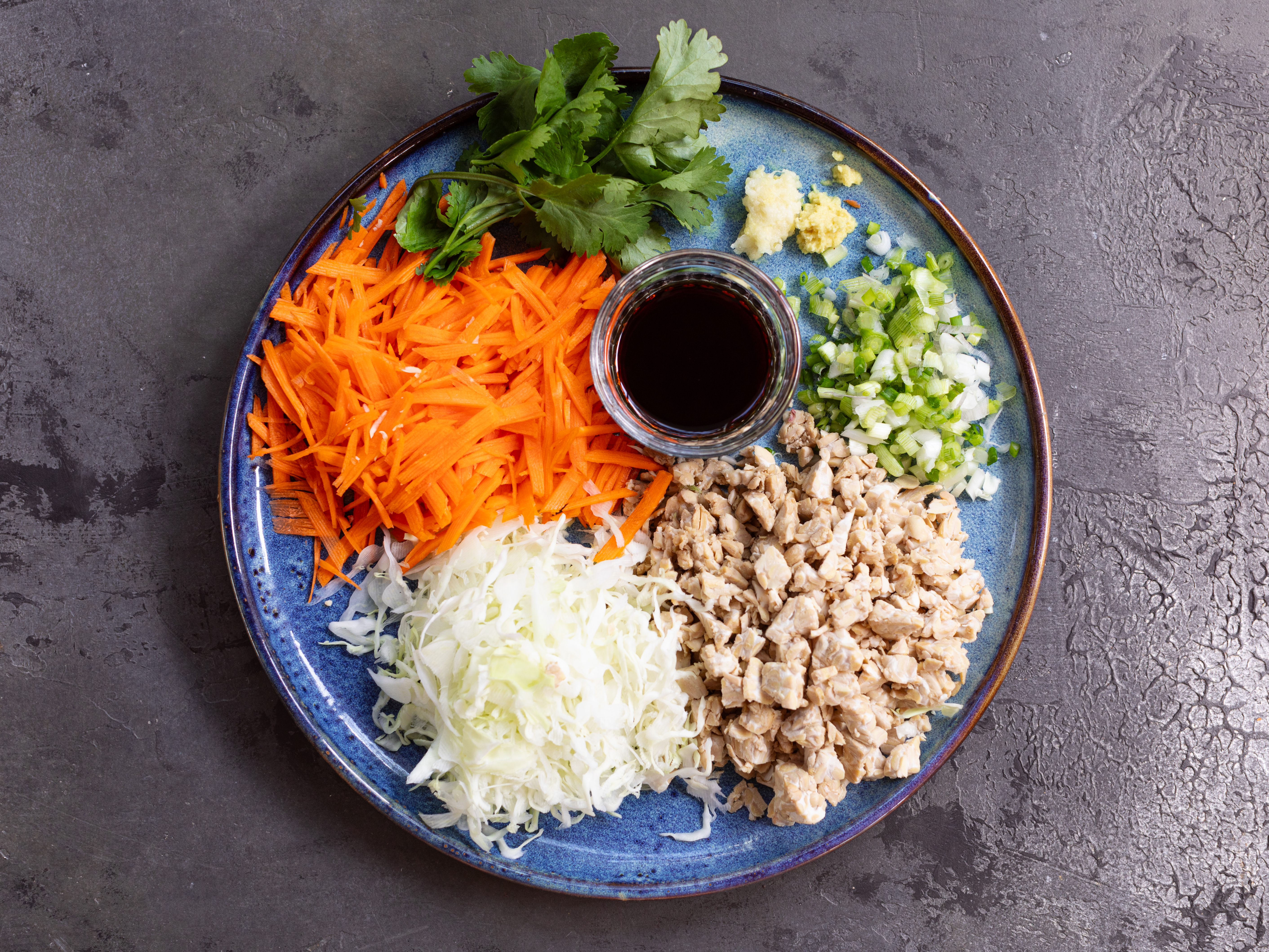 Scchritt 1: Vorbereitung der Zutaten für Gyoza mit Knusperboden 