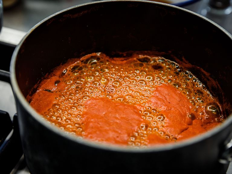 Schritt 2: Den Karottensaft stark einkochen Schritt 2: Den Karottensaft stark einkochen