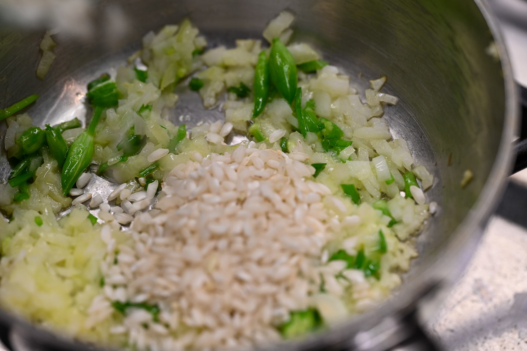 Schritt 1: Den Reis dazugeben und alles umrühren