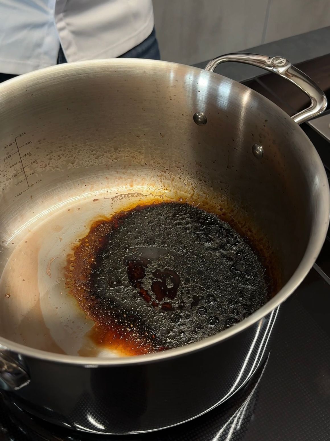 Angebrannten Topf einigen