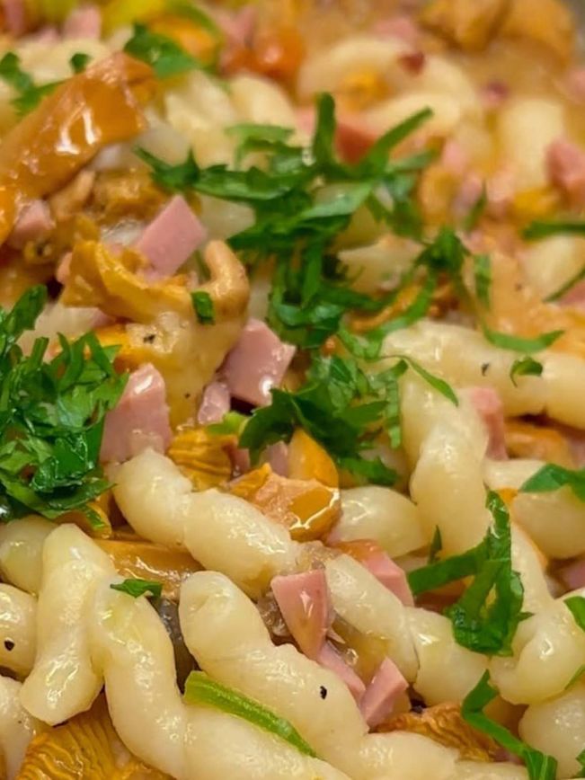 240915 Recipe Pasta Eierschwämme Mortadella 3x4 Galery1 240915 Recipe Pasta Eierschwämme Mortadella 3x4 Galery1