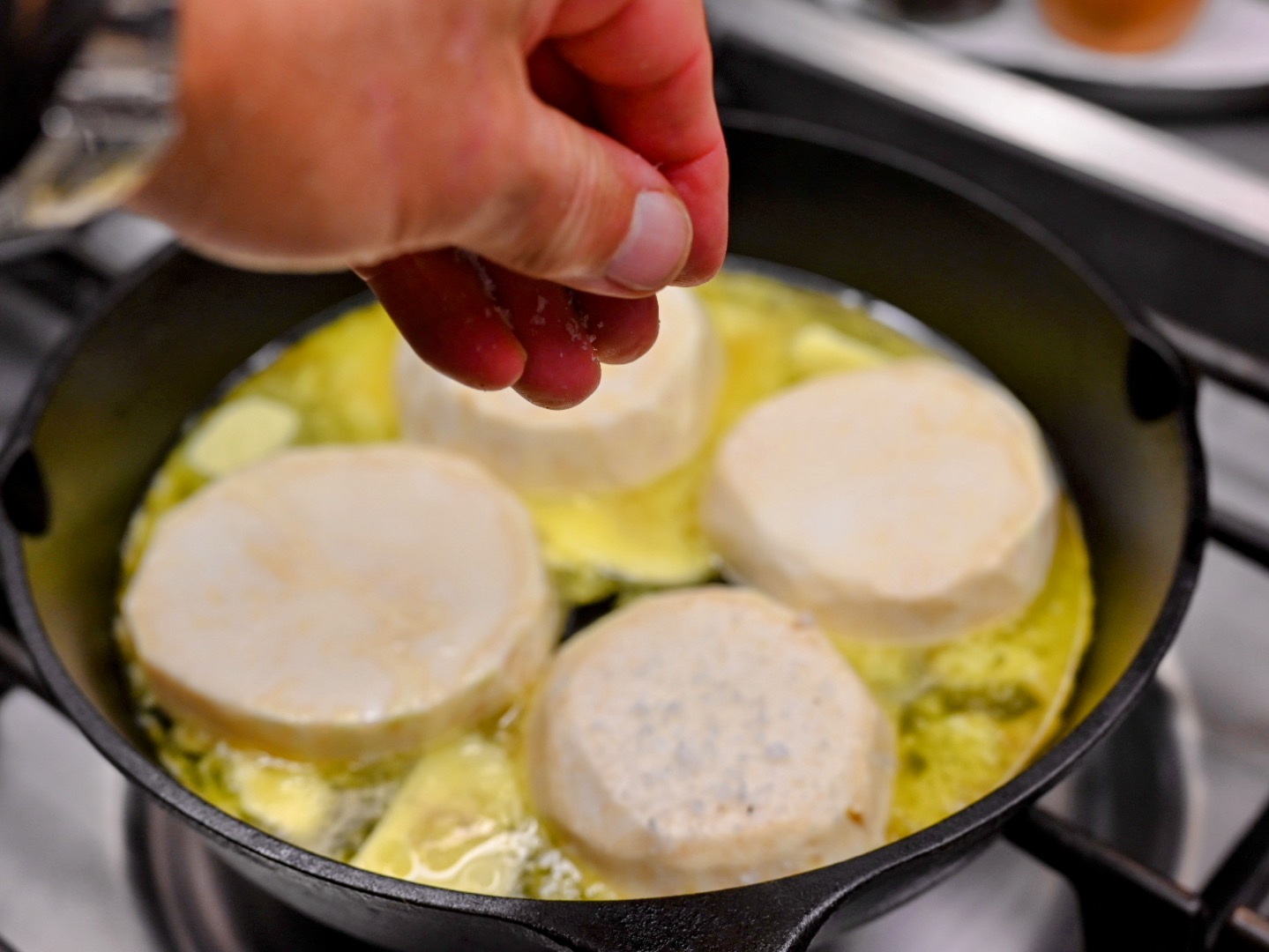 Schritt 1: Sellerie für Sellerie Steak Fondant vorbereiten und anbraten 