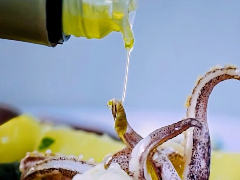 Schritt 3: Zubereitung von Tintenfischsalat mit Chorizo  Schritt 3: Zubereitung von Tintenfischsalat mit Chorizo