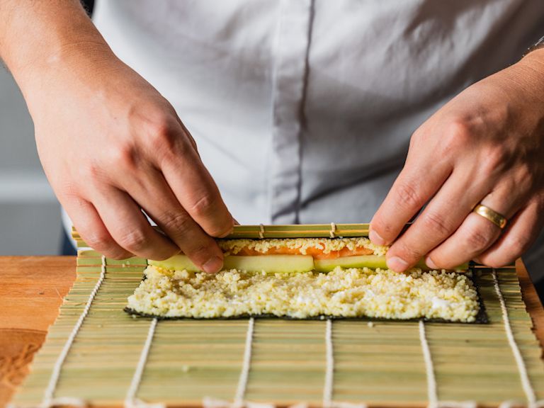 Schritt 5: Sushi rollen Schritt 5: Sushi rollen