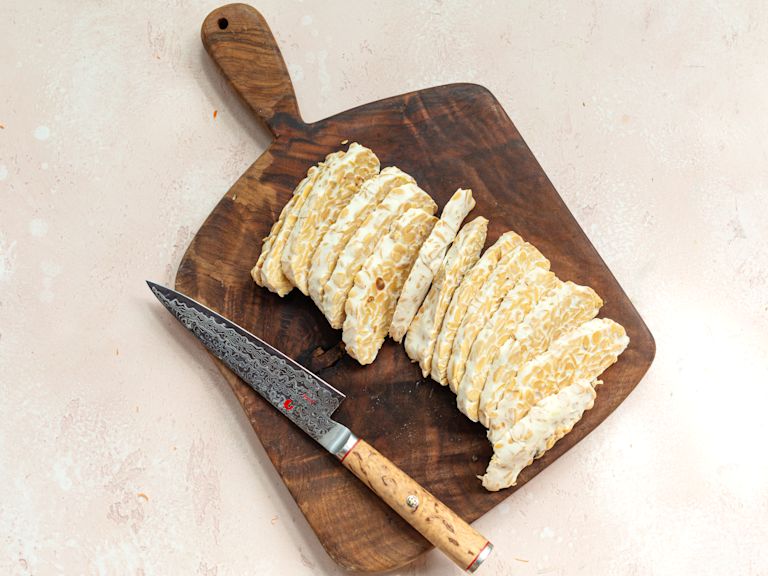 Schritt 3: Tempeh für Veganes Banh Mi Sandwich marinieren  Schritt 3: Tempeh für Veganes Banh Mi Sandwich marinieren