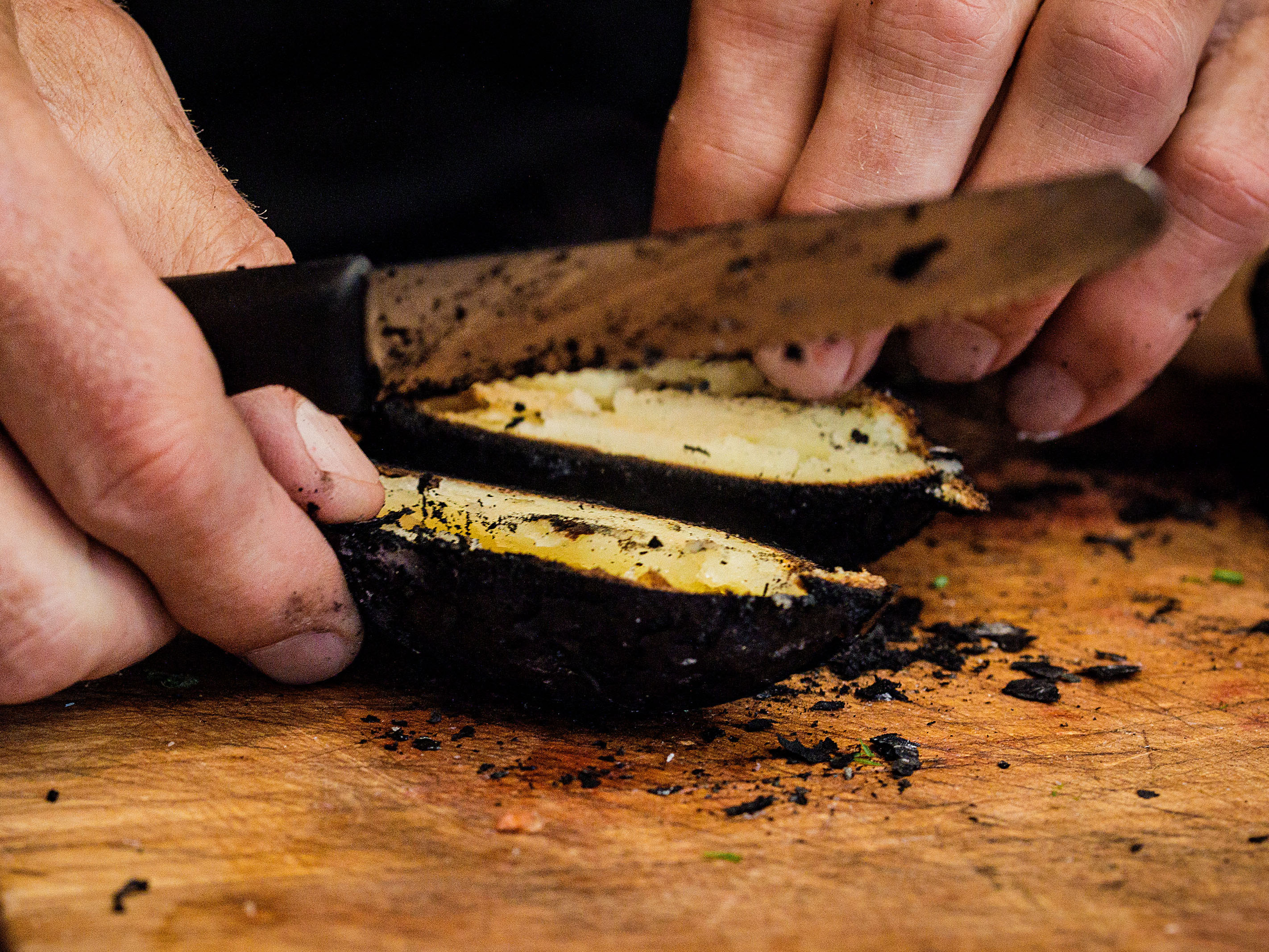 Schritt 3: Kartoffeln schneiden für den verkohlten Lauch mit Kartoffelpüree