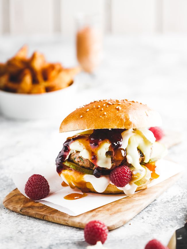 Hamburger mit Brie Birne und Himbeerenkonfitüre Rezept1 Hamburger mit Brie Birne und Himbeerenkonfitüre Rezept1