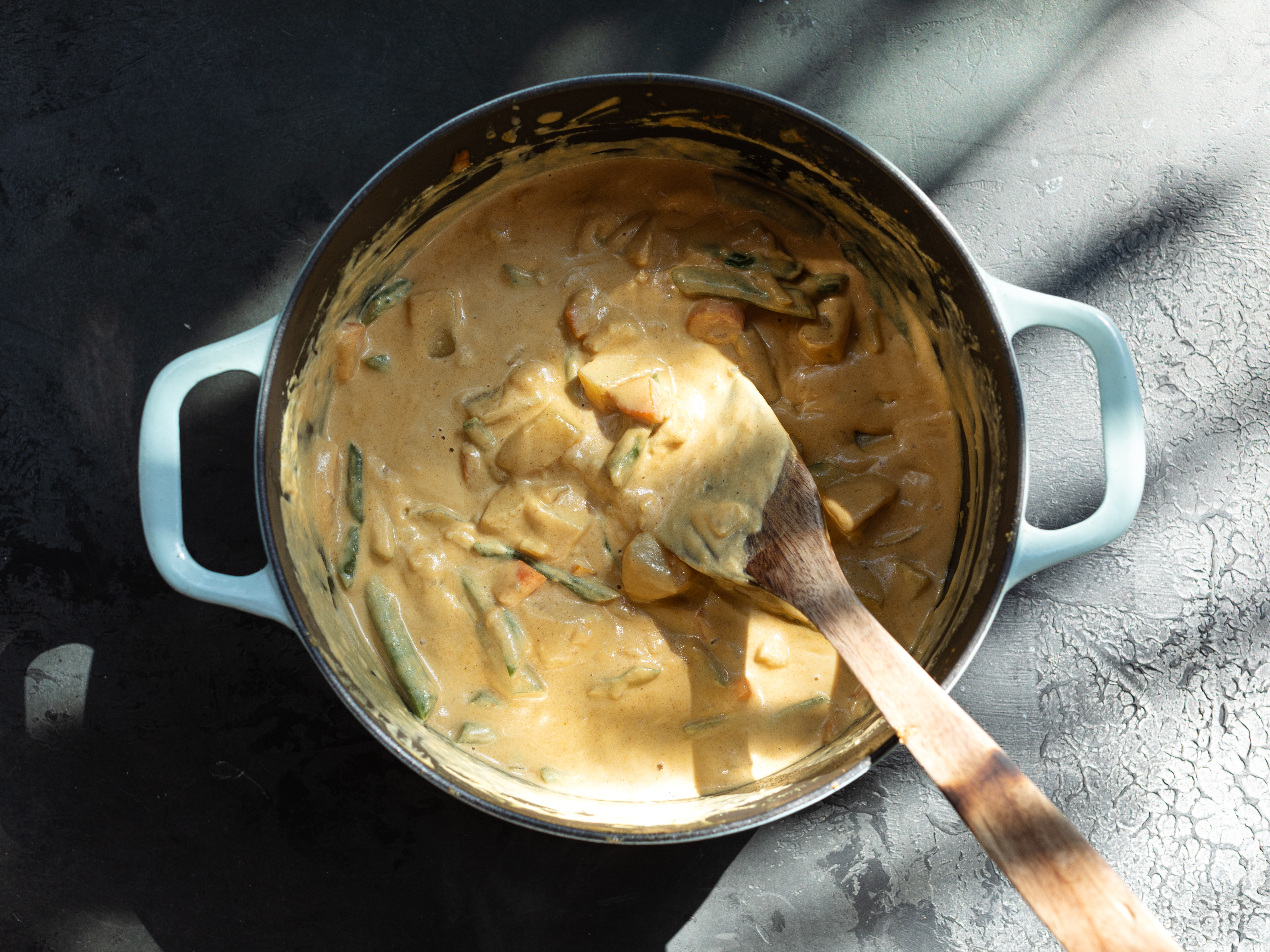 Schritt 5:  Gemüse für Thai Massaman-Curry garen  