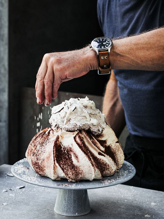 Chocolate-Swirl-Lamington-Pavlova Rezept 2