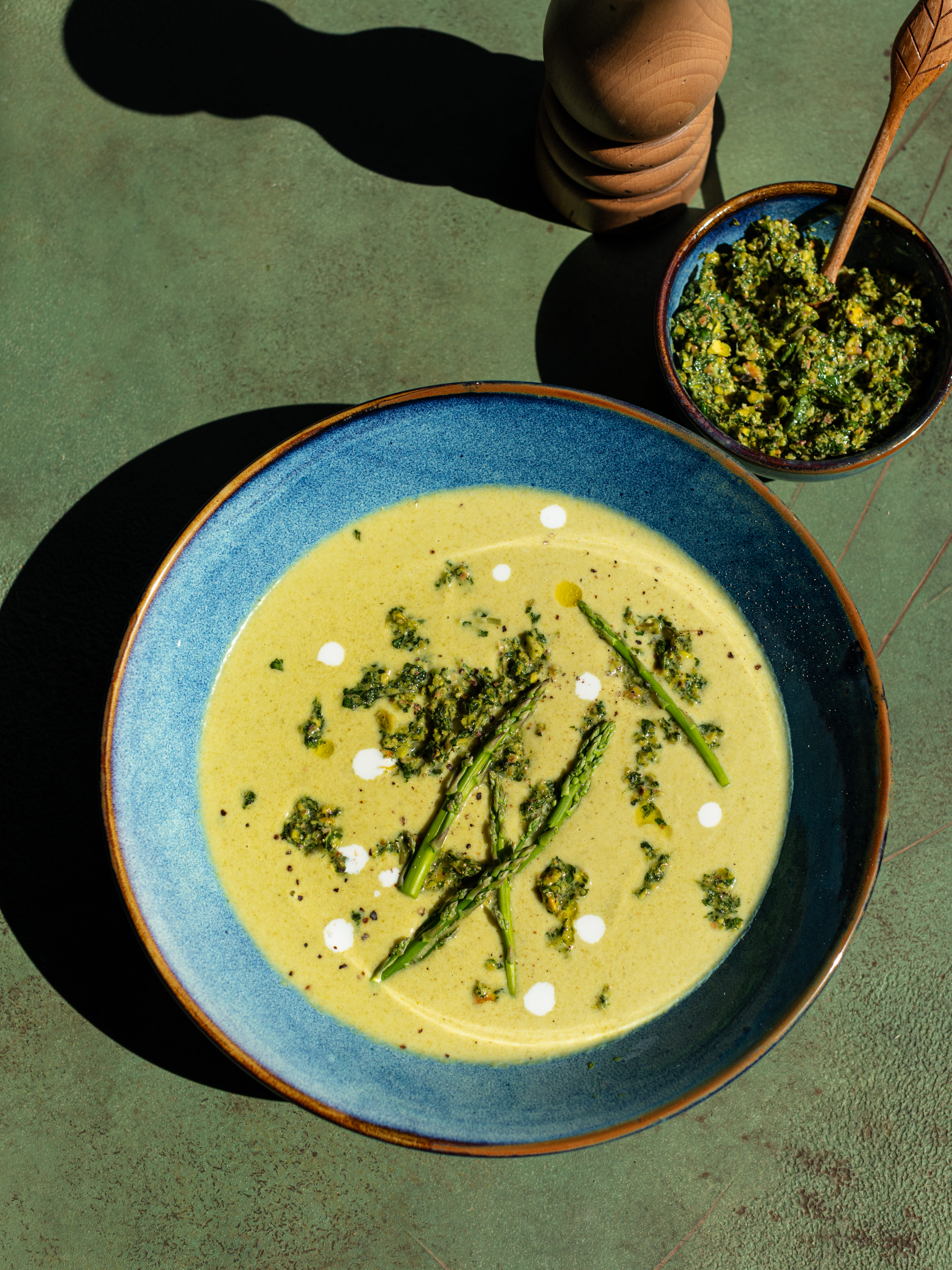 Spargel-Suppe mit Pistazien-Gremolata Rezept