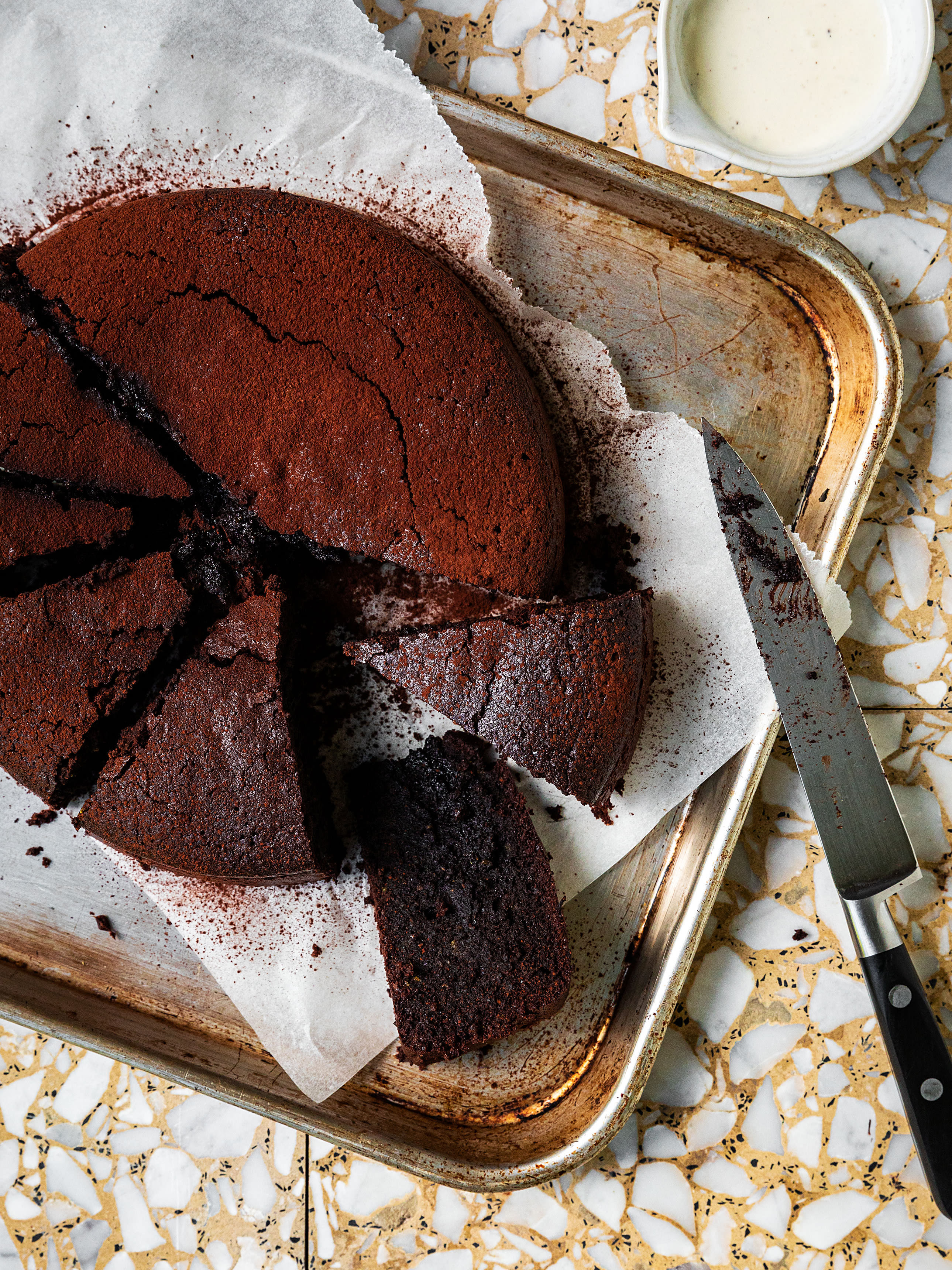 Drei-Bohnen-Schokoladenkuchen mit Vanillerahm Rezept 2