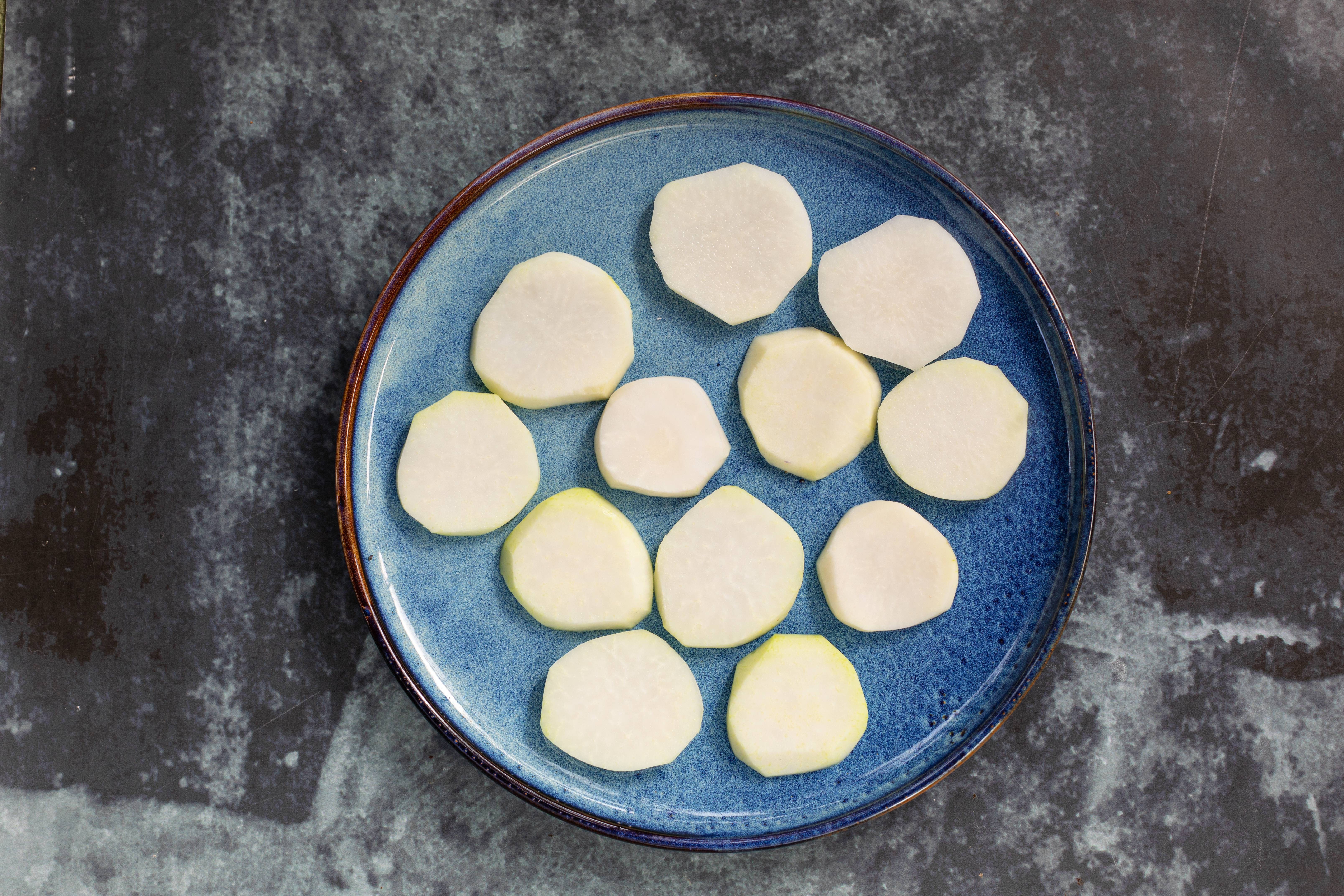 Schritt 1: Kohlrabi für Kohlrabi-Sesam-Schnitzel vorbereiten 