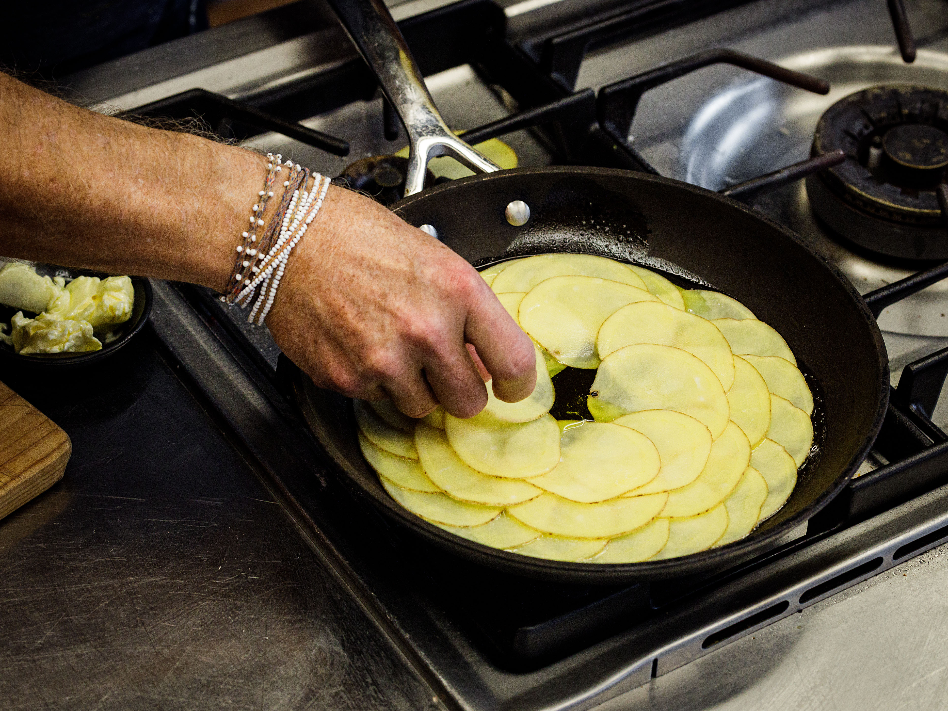 Schritt 1: Die erste Schicht leicht salzen