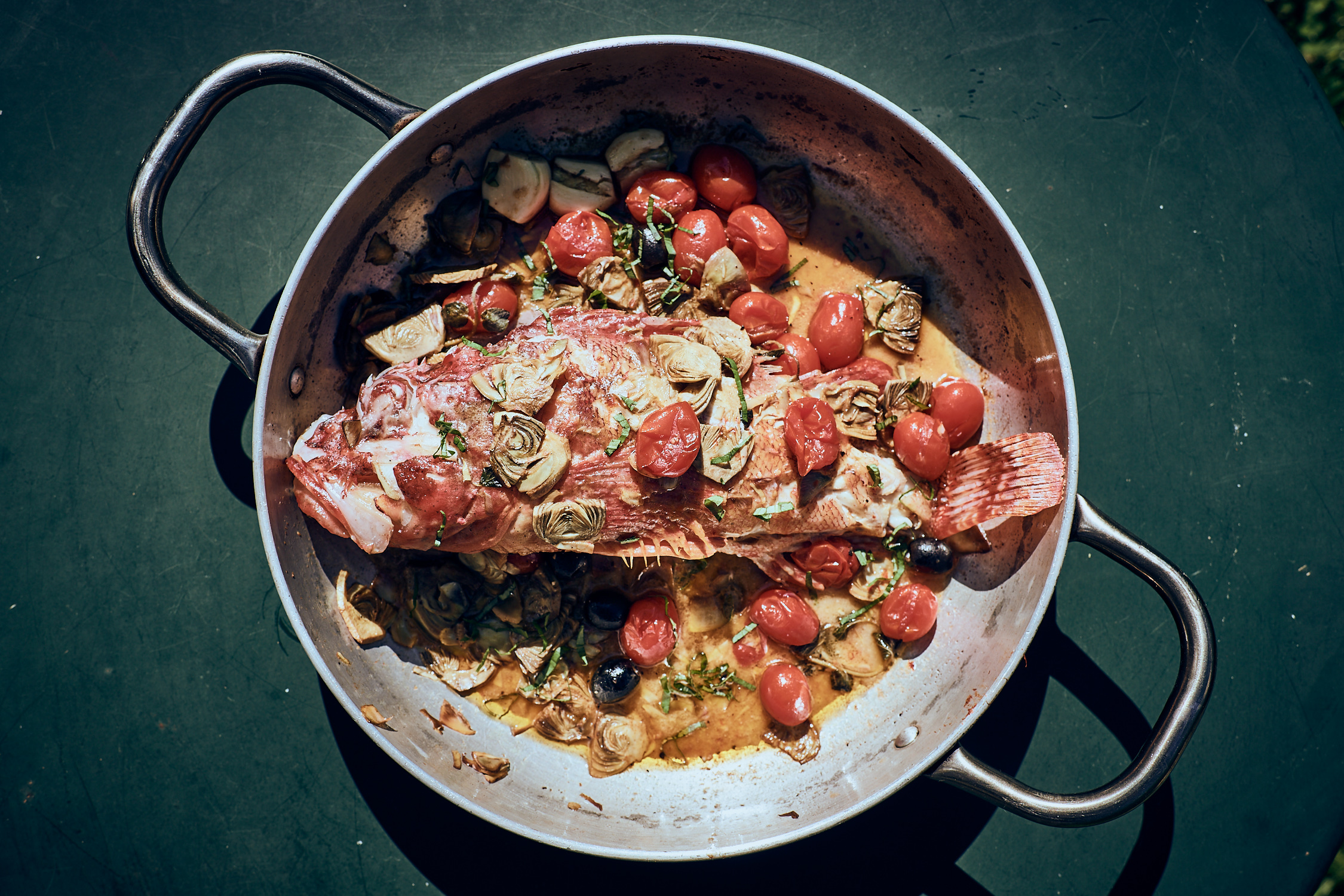 Schritt 1: Fisch für Drachenkopf 'in padella' mit Artischocken und Tomaten vorbereiten 