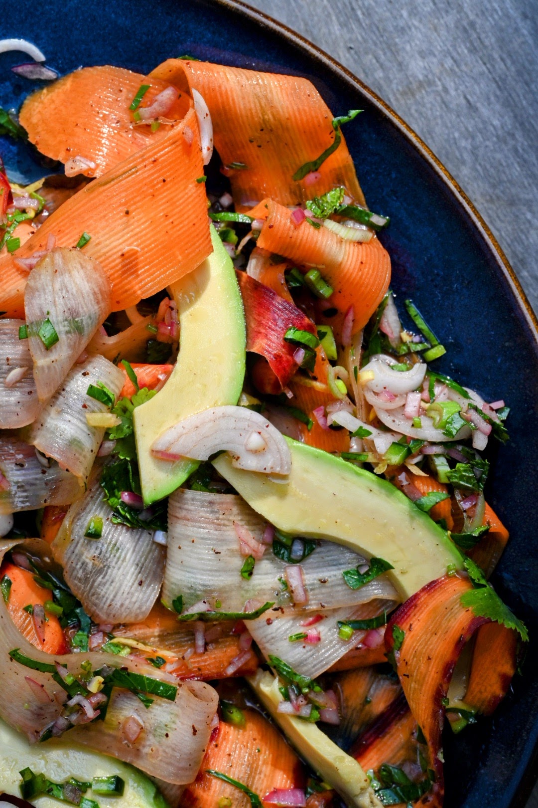 Karottensalat mit Schalotten und Kräutern Rezept