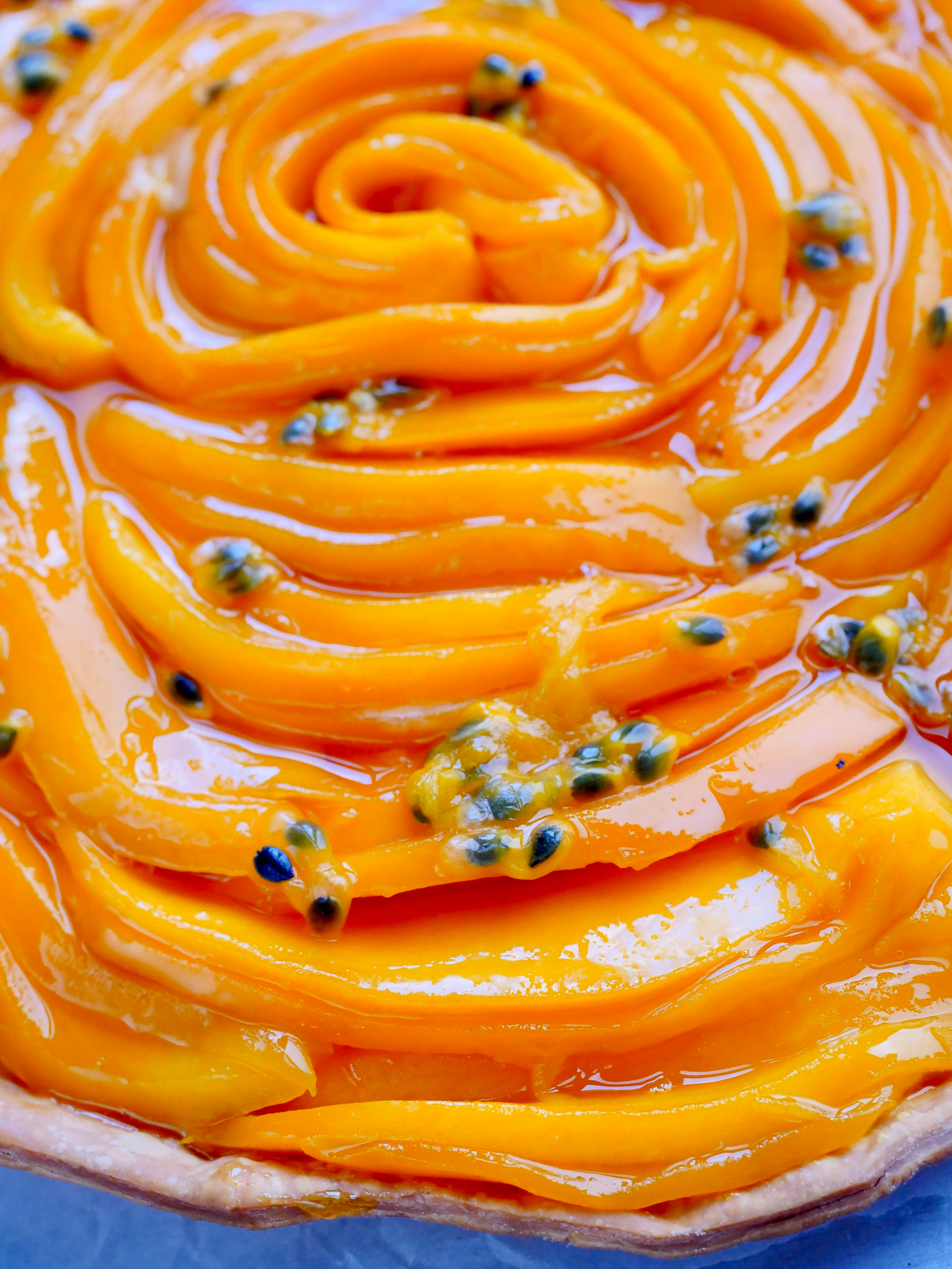 Mango Tarte mit Creme Bavarois und Passionsfrucht-Karamell Rezept 5

 