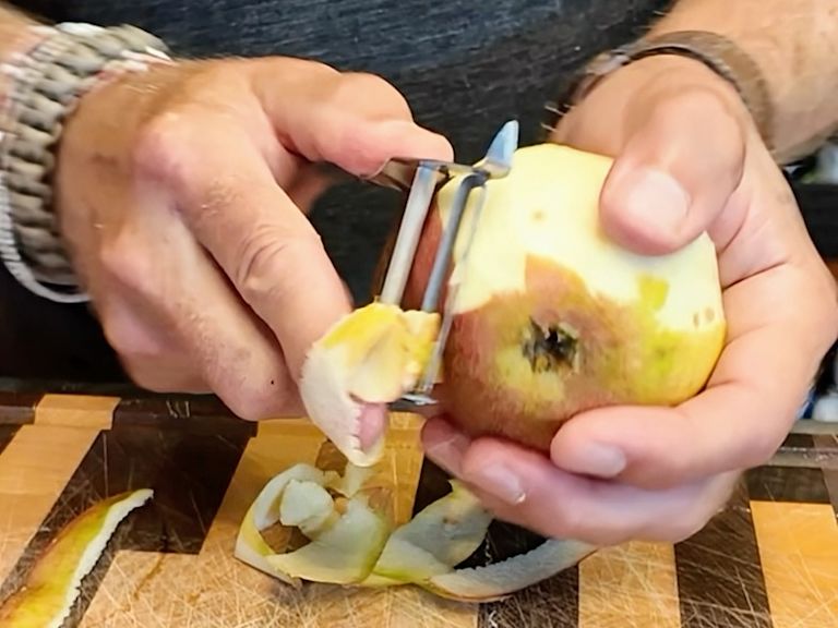 Schritt 1: Teig für Fine Apple Tart vorbereiten und Äpfel schneiden Schritt 1: Teig für Fine Apple Tart vorbereiten und Äpfel schneiden