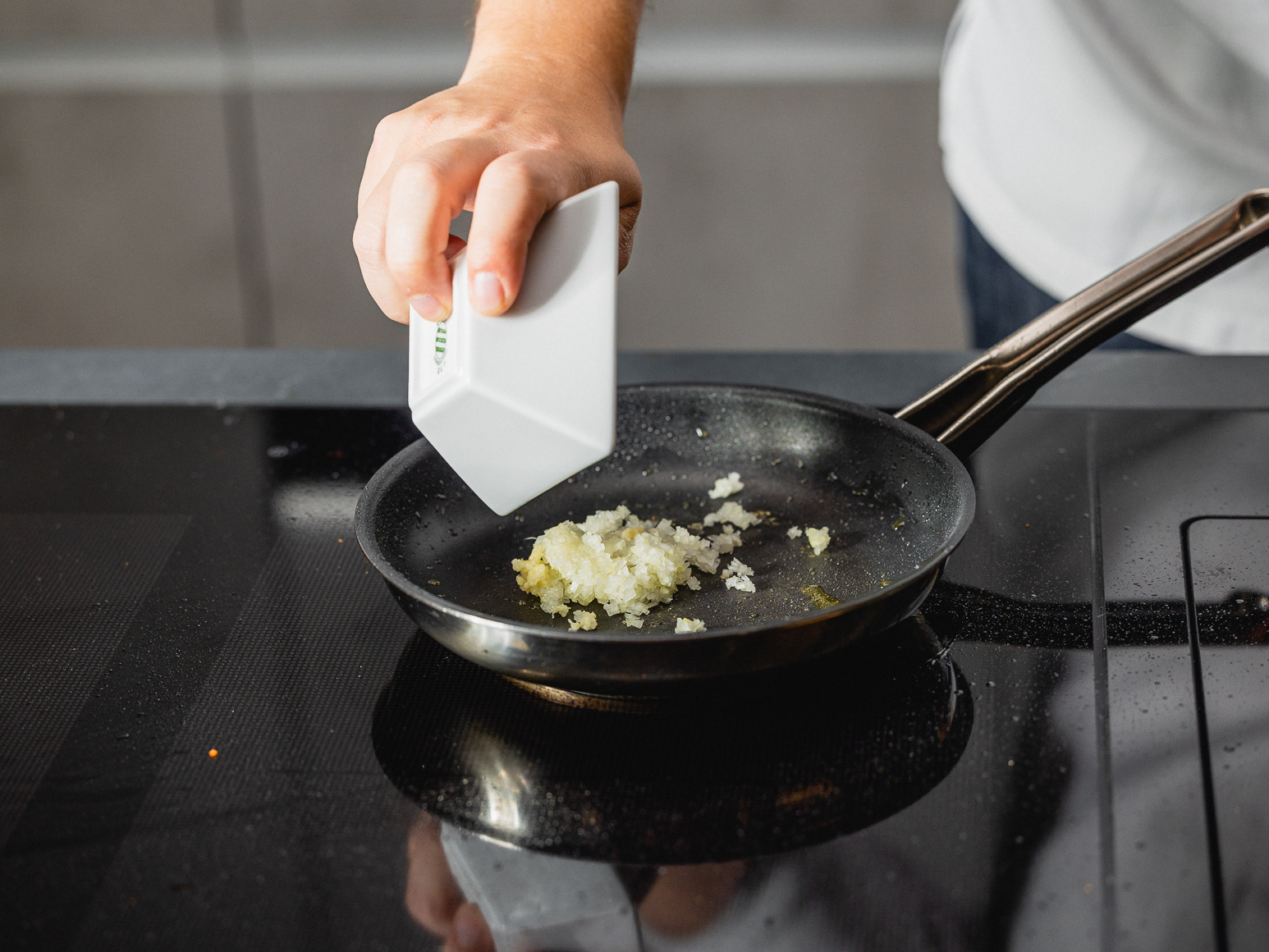 Schritt 2: Sauce für Gnocchi an Morchel-Rahmsauce mit weissem Portwein kochen 