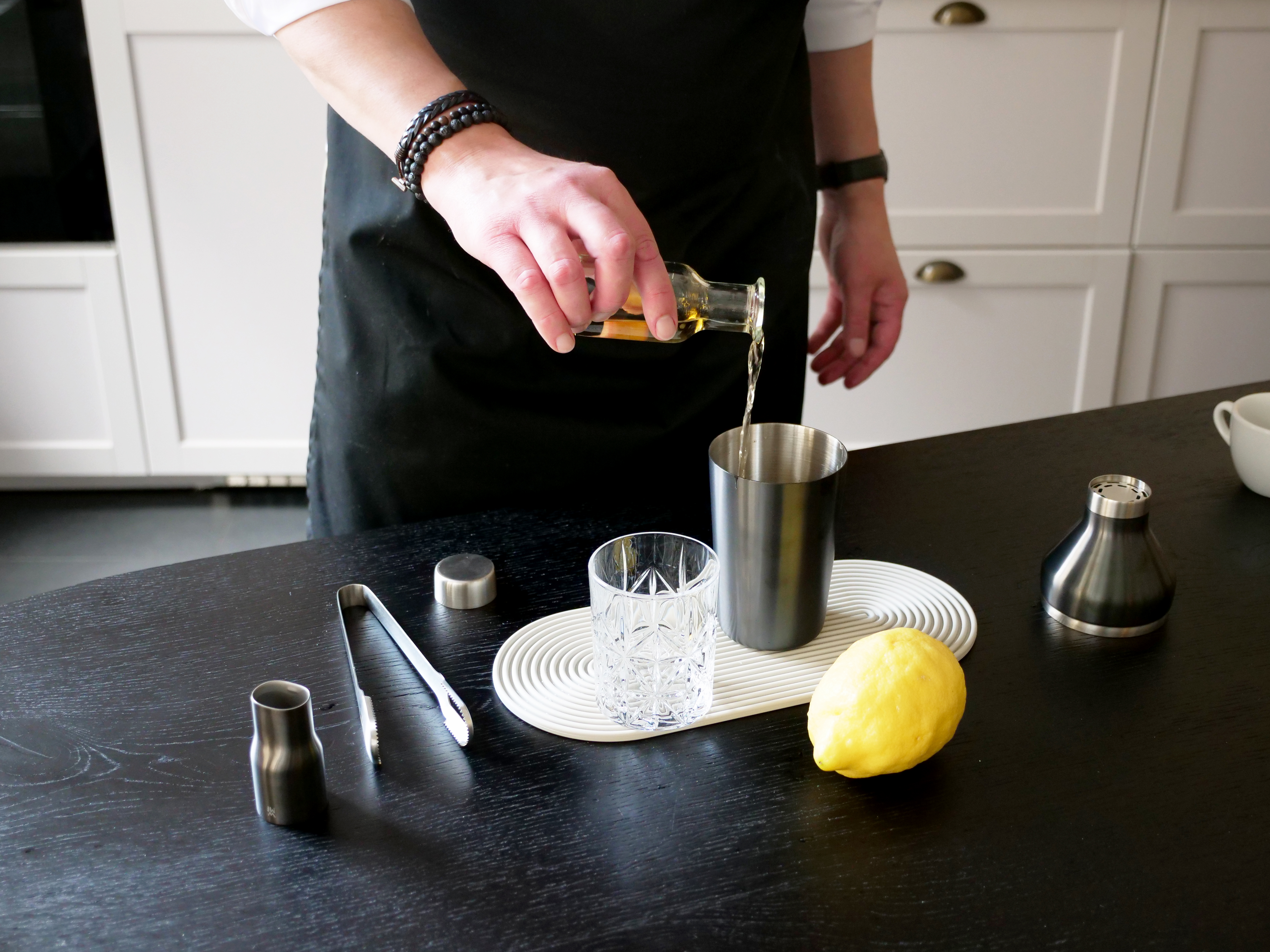 Schritt 1: Zutaten in Shaker geben