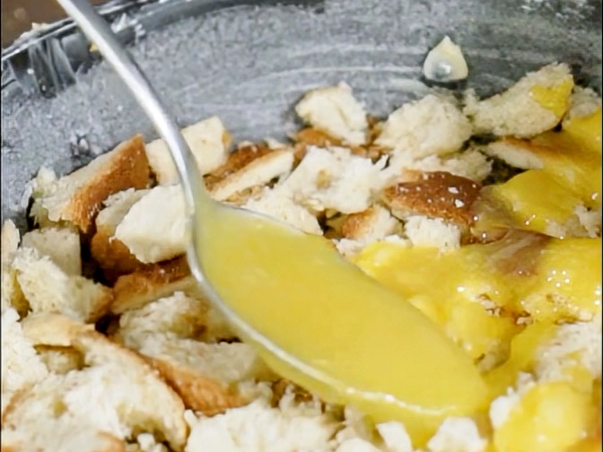 Schritt 3: Brioche für den Brot-und-Butter-Pudding vorbereiten