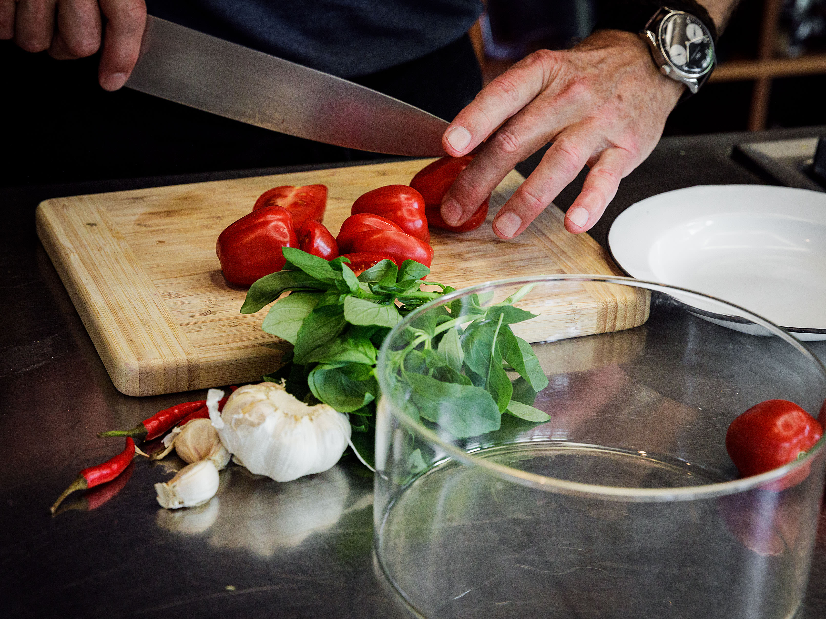 Schritt 1: Sugo für Penne alla caprese zubereiten 