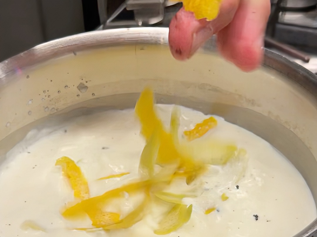 Schritt 2: Cremefüllung für Torta della Nonna zubereiten und kühlen