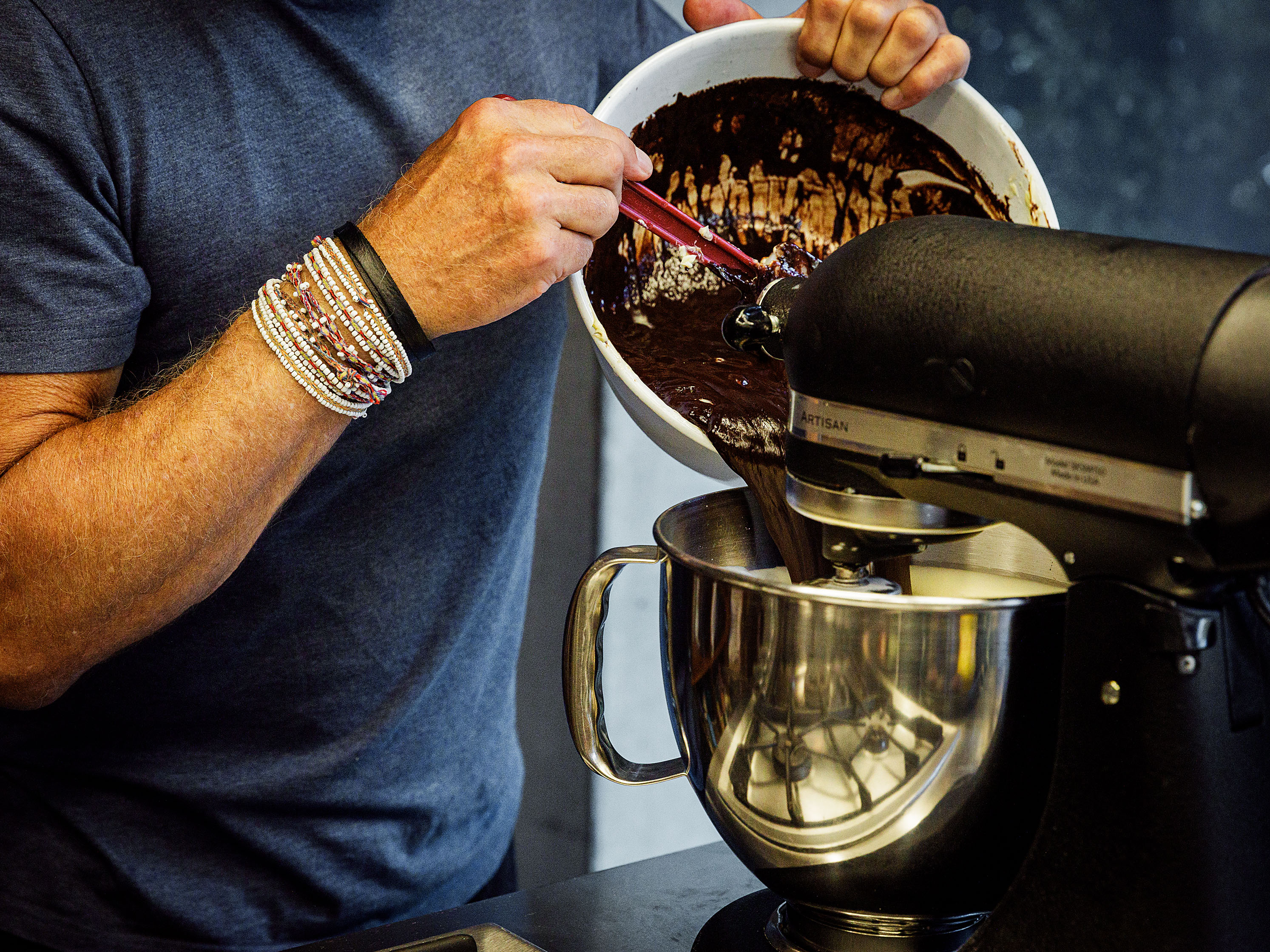 Schritt 2: Ei-Zucker-Masse  für Schokoladenkuchen Nemesis rühren