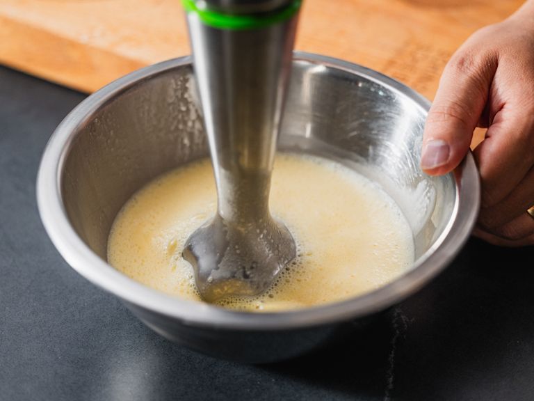 Schritt 2: Ei-Gemisch vorbereiten Schritt 2: Ei-Gemisch vorbereiten