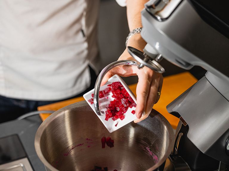 Schritt 1: Teig für Randen-Focaccia mit Ziegenkäse, Honig und Walnüssen vorbereiten Schritt 1: Teig für Randen-Focaccia mit Ziegenkäse, Honig und Walnüssen vorbereiten