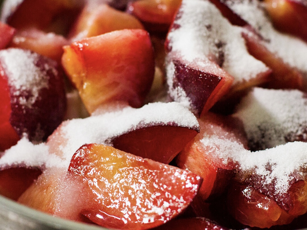 Schritt 1: Obst für Apfel Pflaumen Crumble vorbereiten und Kochen 