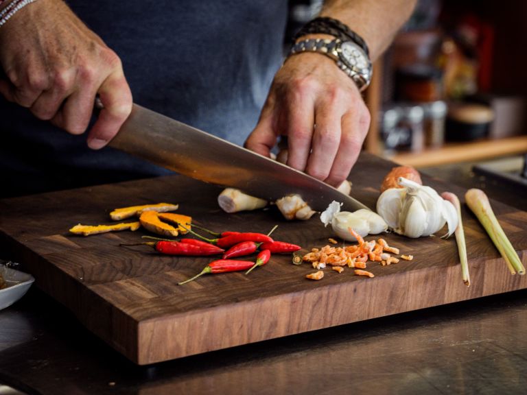 Schritt 1: Laksa-Paste für Christine Manfield's Prawn Laksa zubereiten Schritt 1: Laksa-Paste für Christine Manfield's Prawn Laksa zubereiten