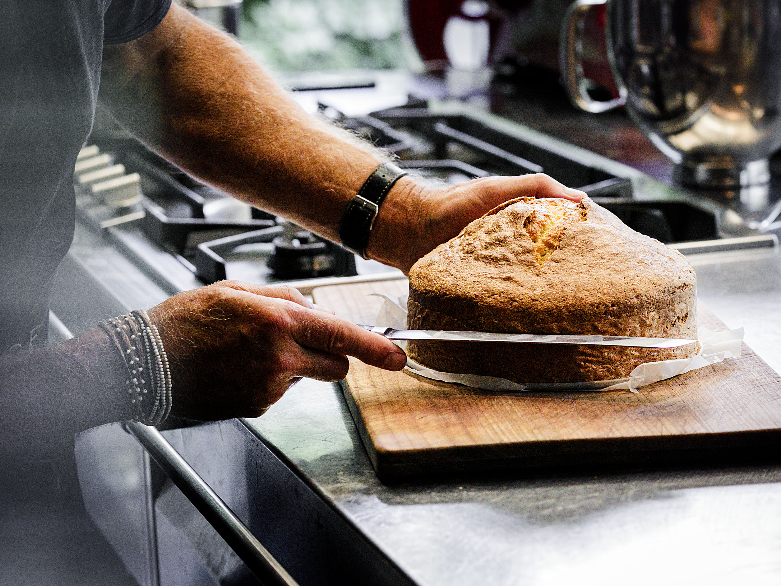 Schritt 5: Den Kuchen waagerecht halbieren