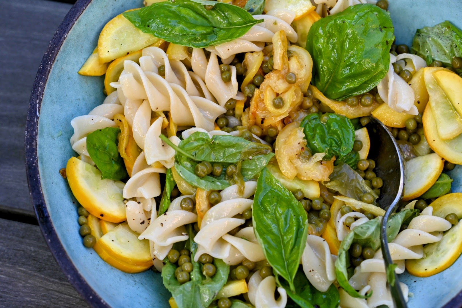 Schritt 2: Pasta Salat mit Zucchini und Zitrone zubereiten