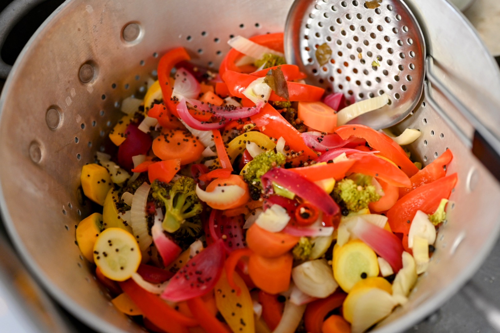 Schritt 1: Das Gemüse aus dem Sud nehmen und etwas abkühlen lassen