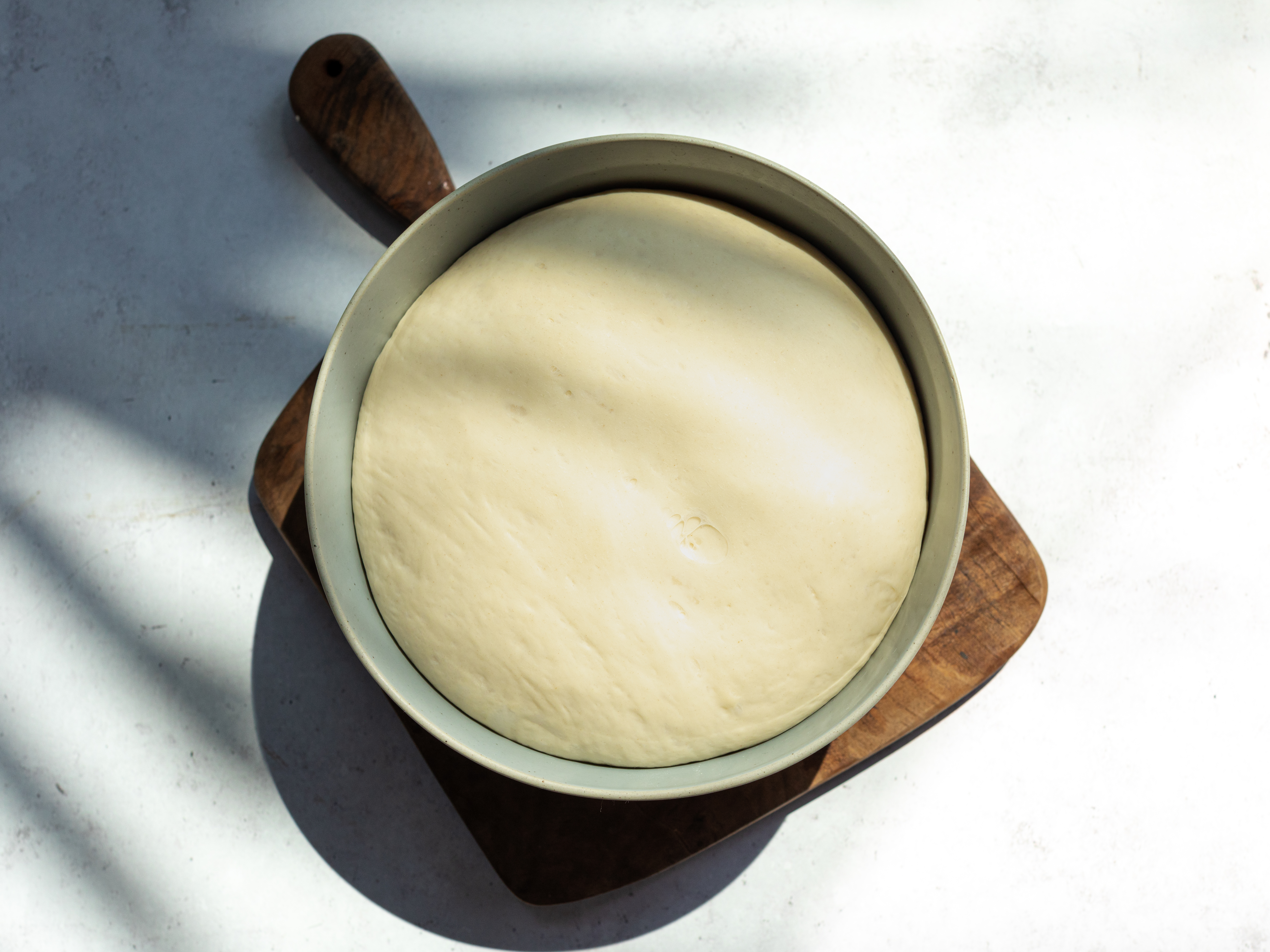 Schritt 1: Teig für Laugen-Brötli zubereiten 